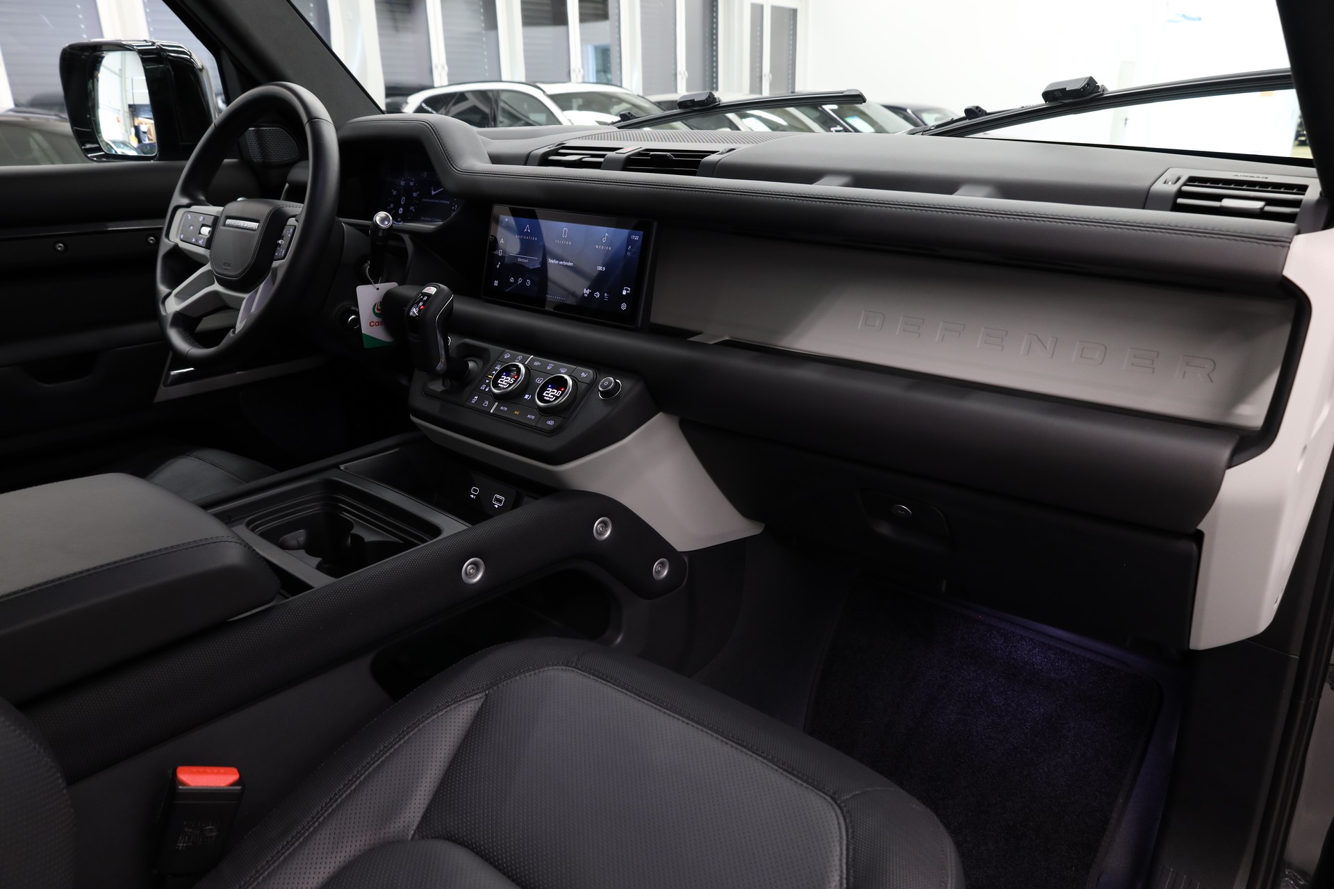 LAND ROVER Defender 90 3.0 I6 X-Dynamic HSE-image-20