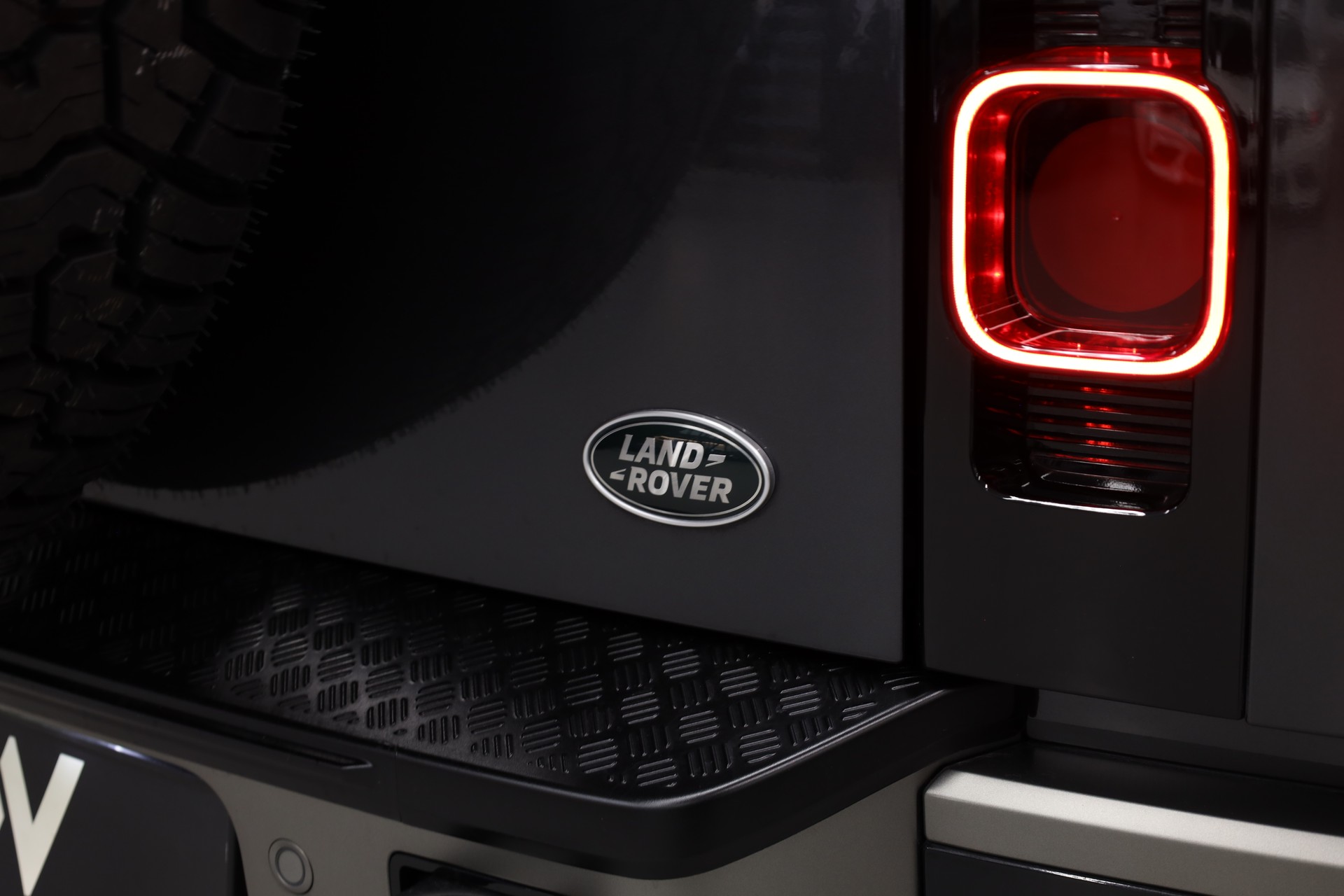 LAND ROVER Defender 90 3.0 I6 X-Dynamic HSE-image-10