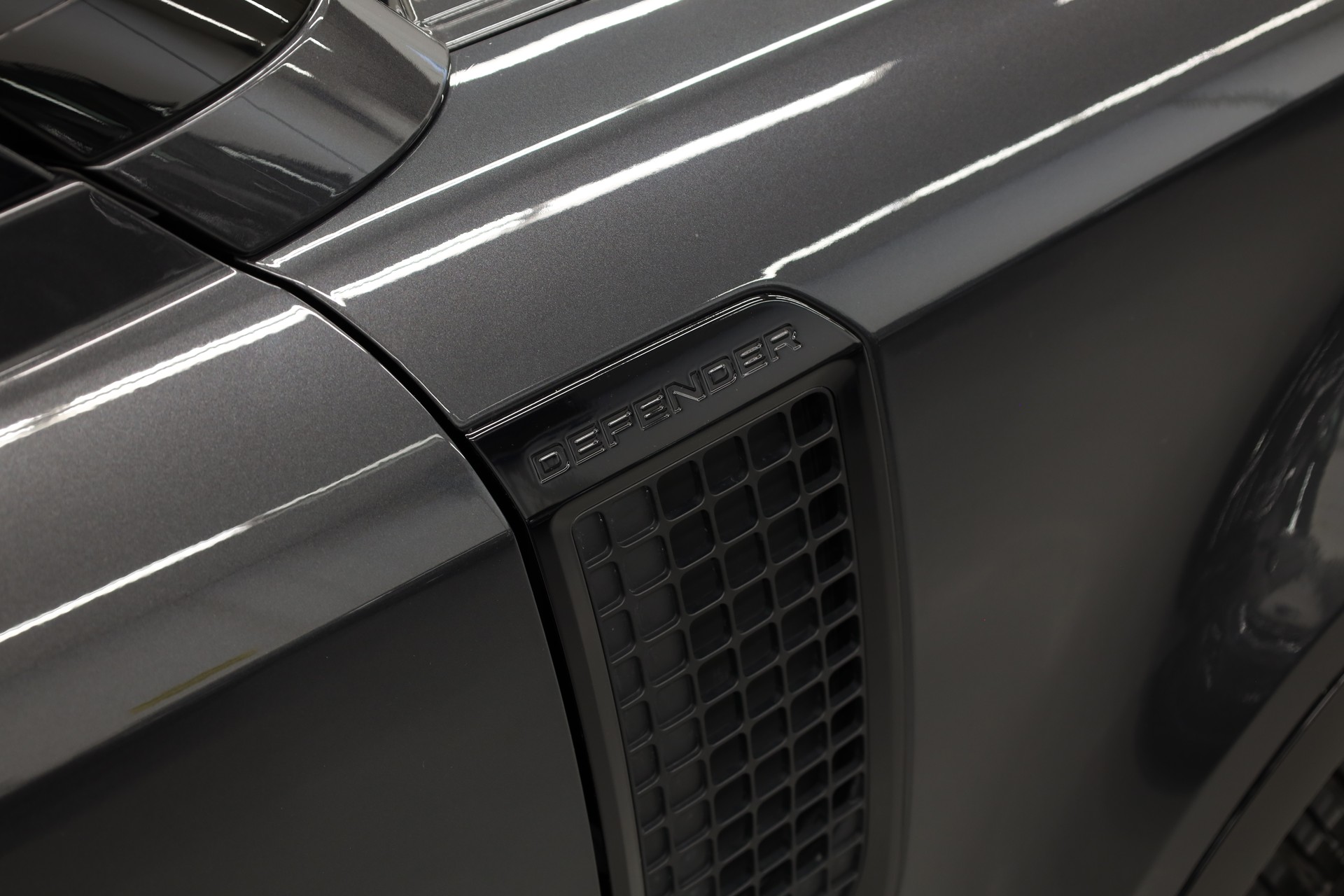 LAND ROVER Defender 90 3.0 I6 X-Dynamic HSE-image-13