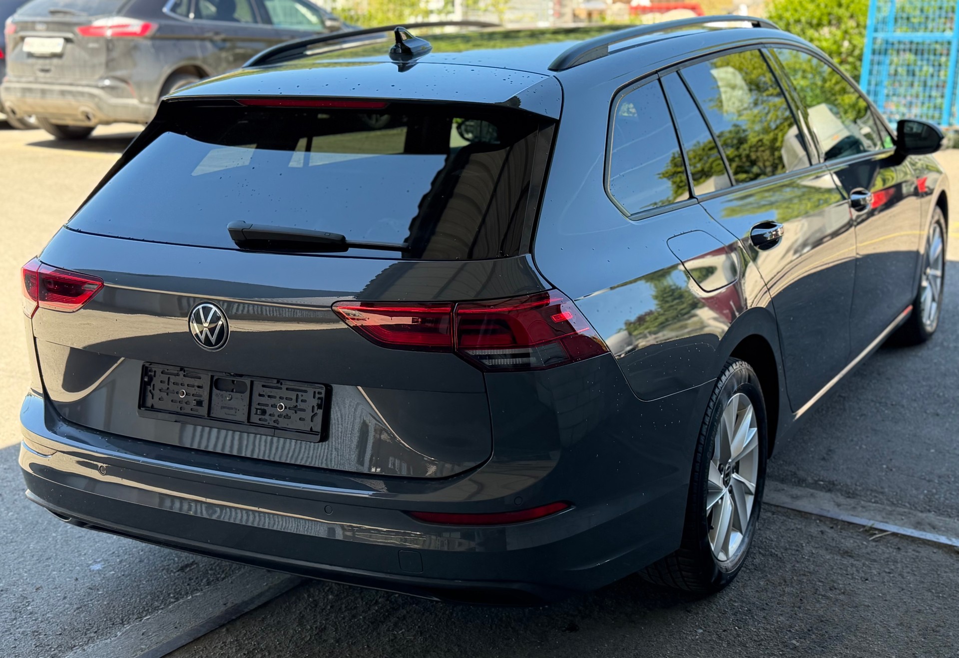 VW Golf Variant 1.5 eTSI Life-image-3