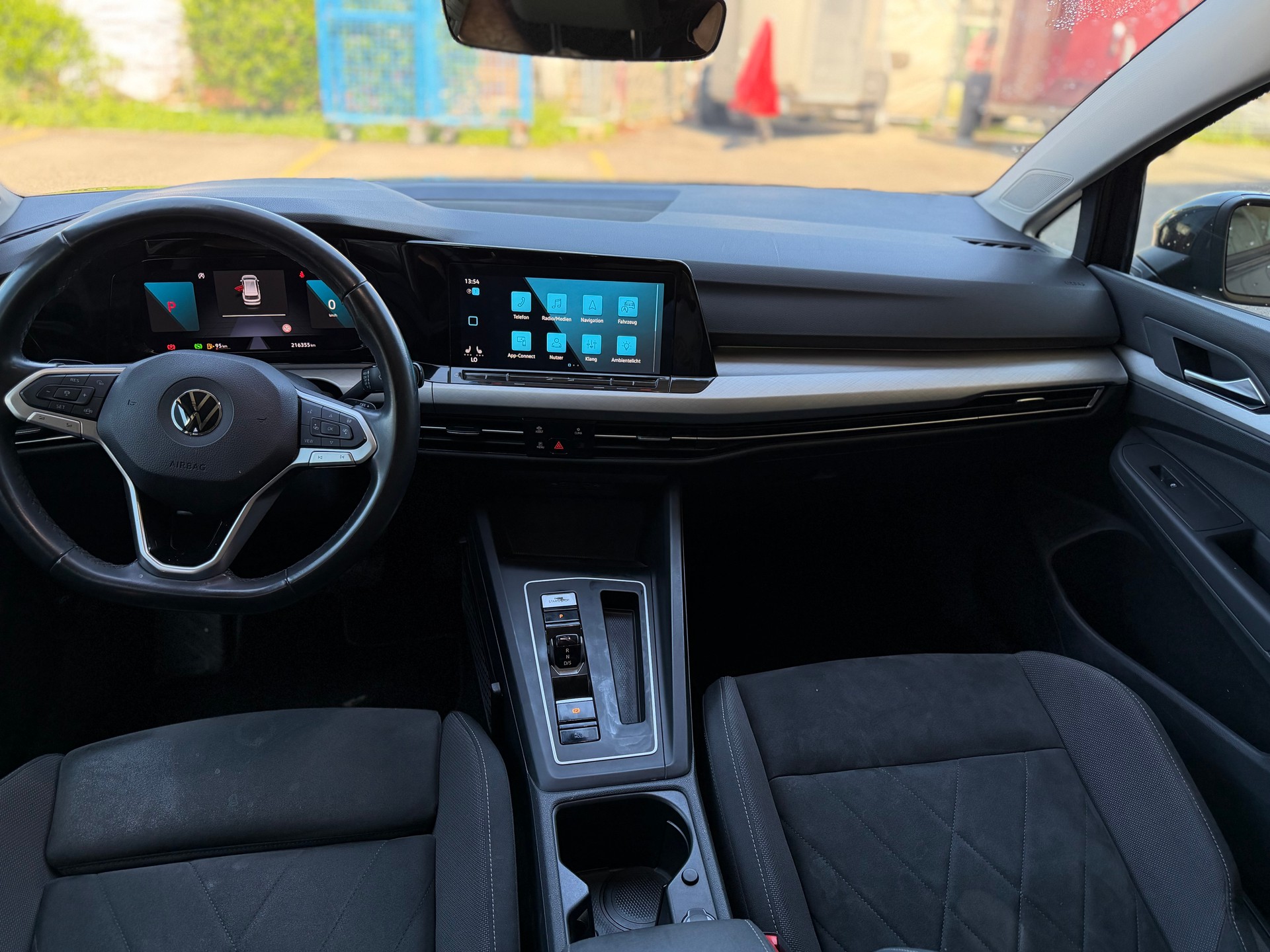VW Golf Variant 1.5 eTSI Life-image-7