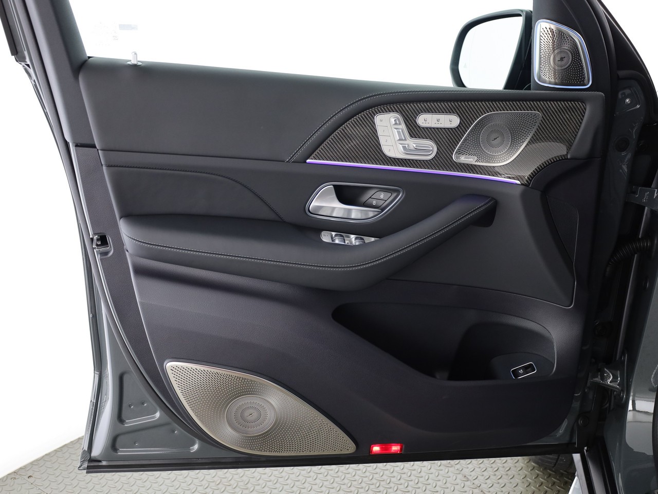 MERCEDES-BENZ GLS 63 AMG 4Matic + 9G-Tronic-image-17