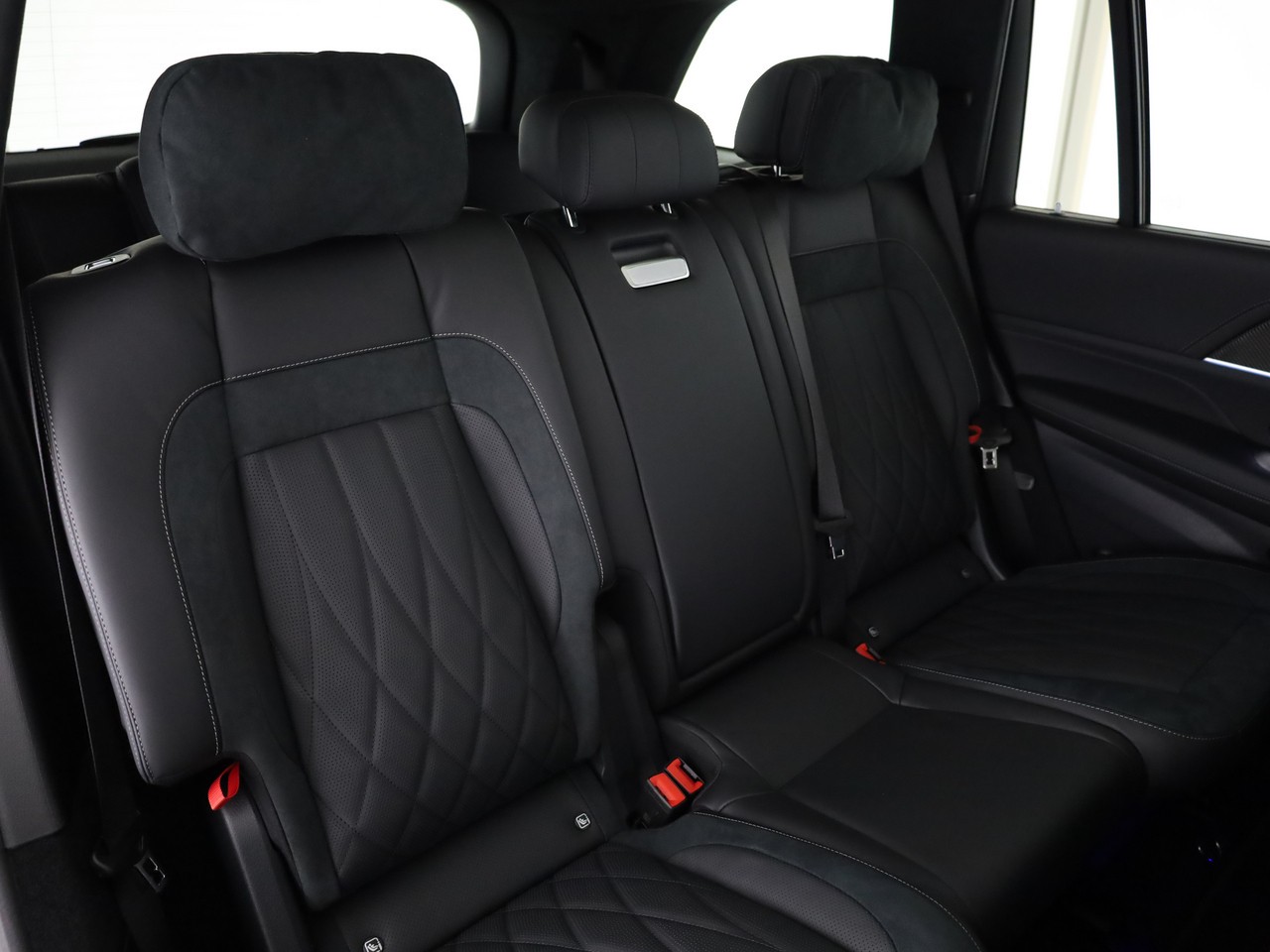 MERCEDES-BENZ GLS 63 AMG 4Matic + 9G-Tronic-image-12
