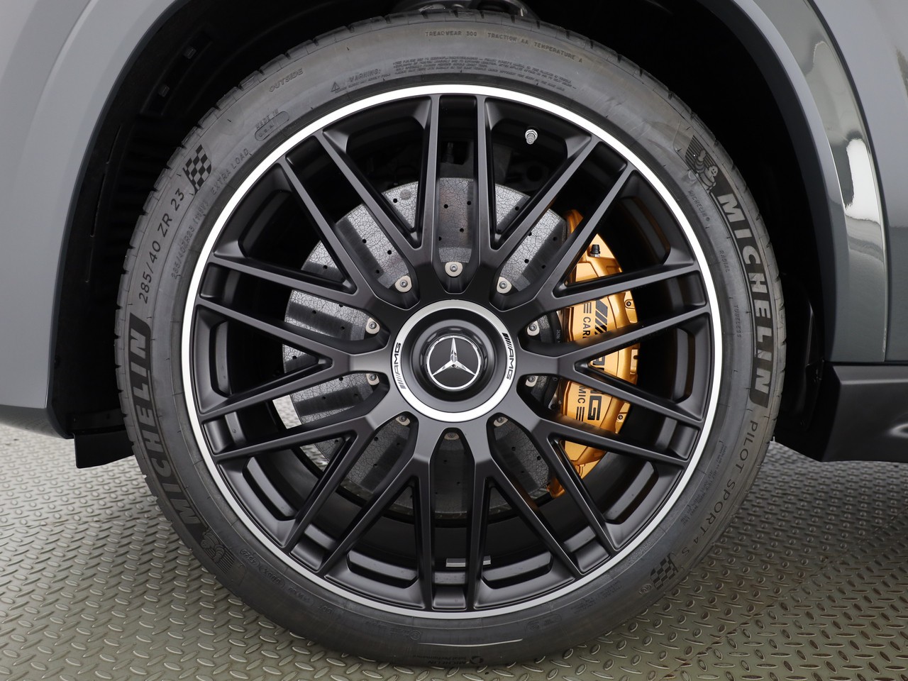 MERCEDES-BENZ GLS 63 AMG 4Matic + 9G-Tronic-image-24