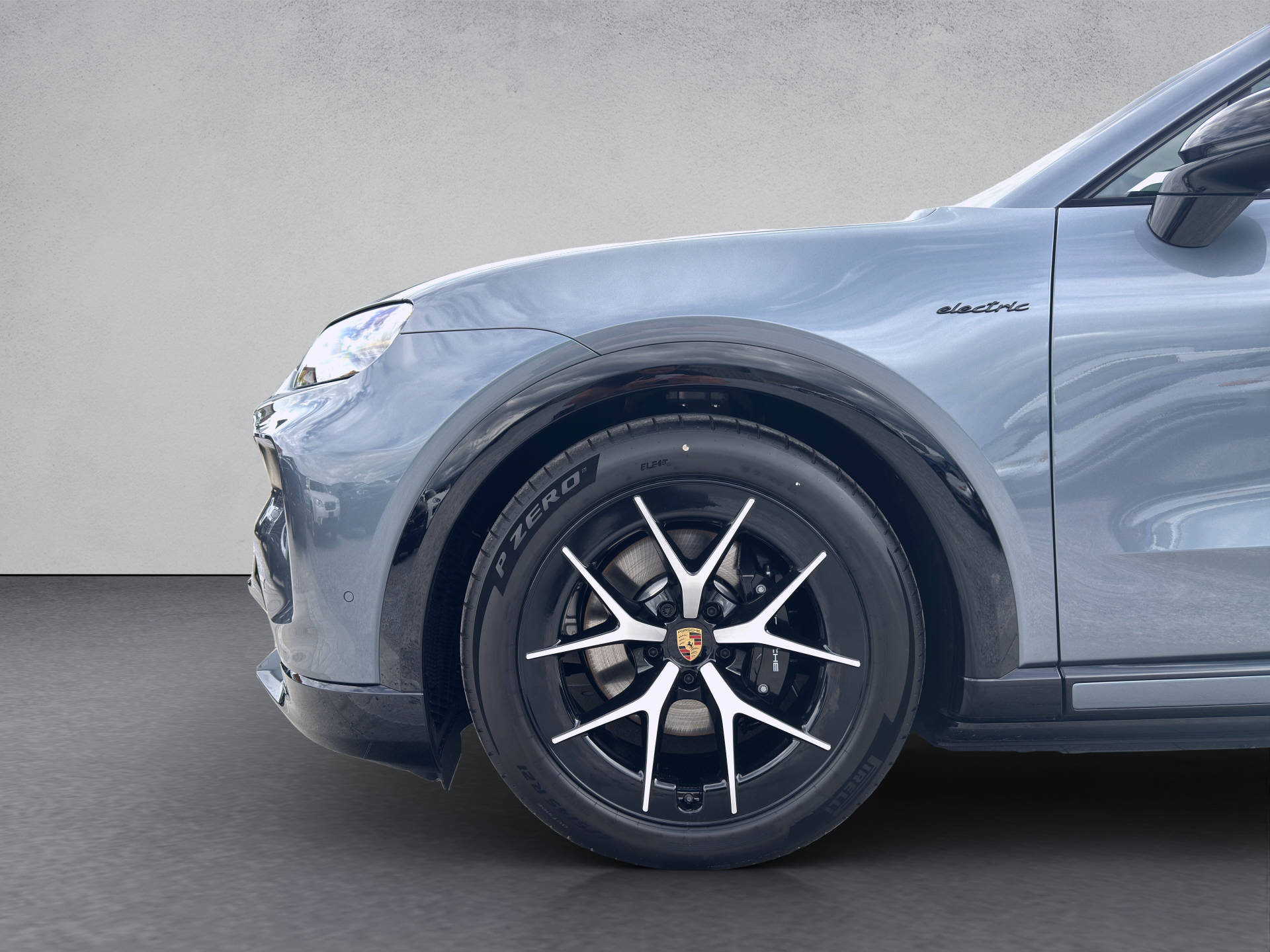PORSCHE Cayenne Electric-image-15
