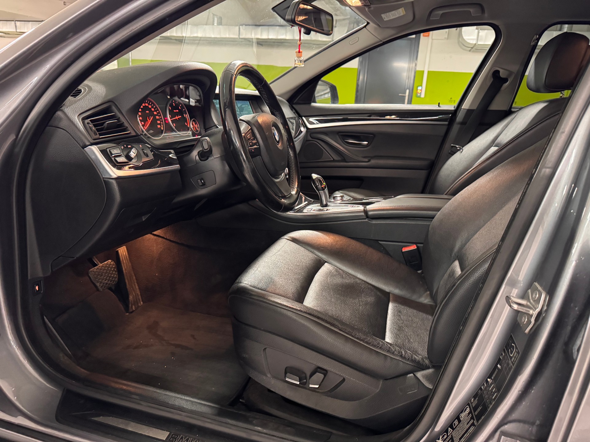 BMW 530d xDrive Touring Steptronic-image-13