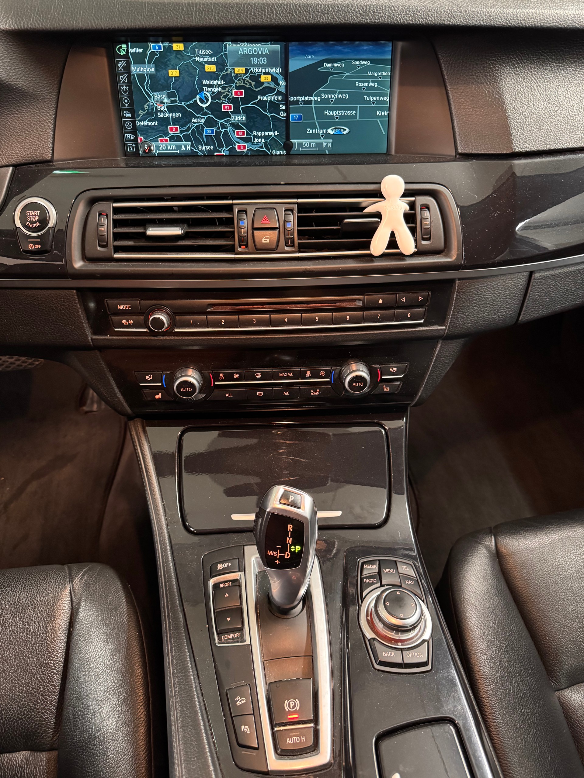 BMW 530d xDrive Touring Steptronic-image-12