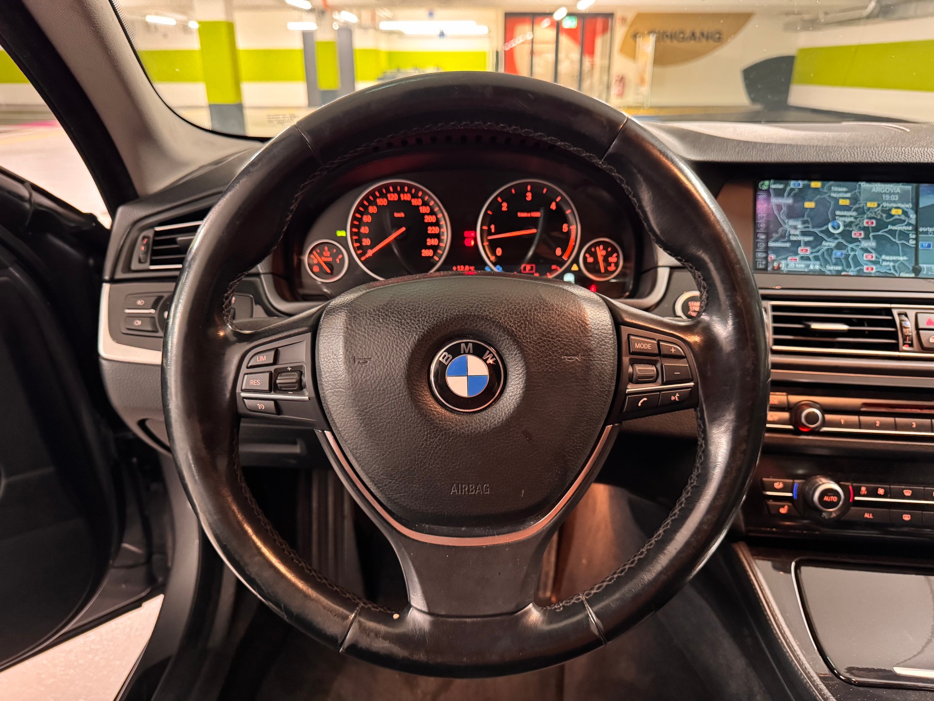 BMW 530d xDrive Touring Steptronic-image-11