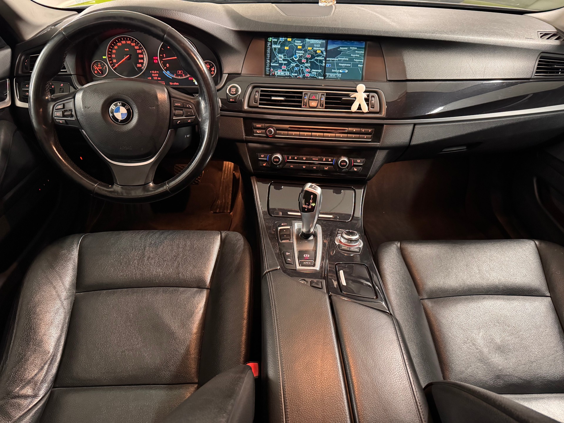 BMW 530d xDrive Touring Steptronic-image-10