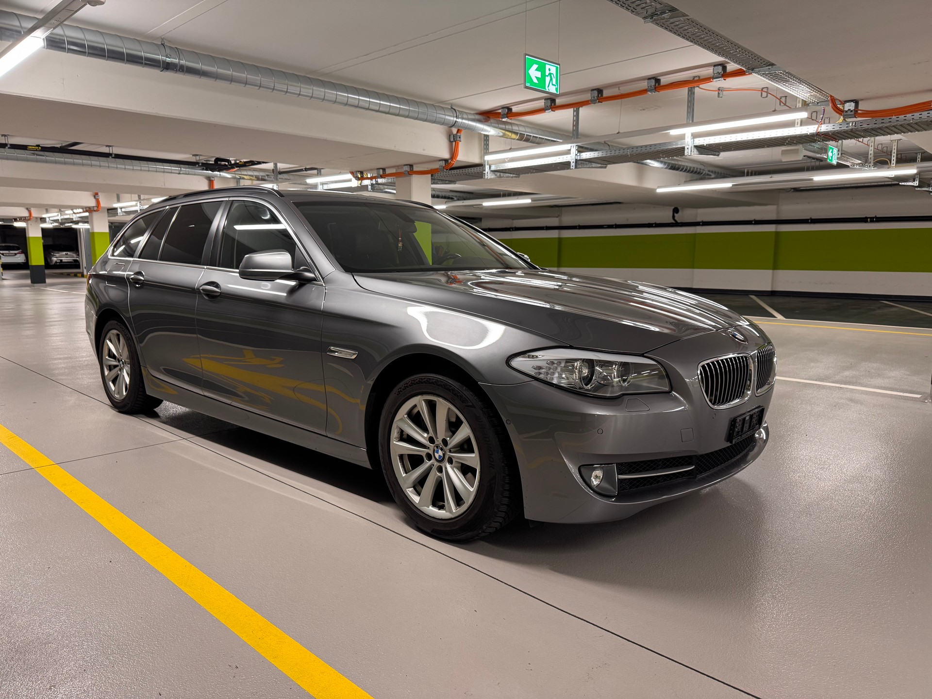 BMW 530d xDrive Touring Steptronic-image-2