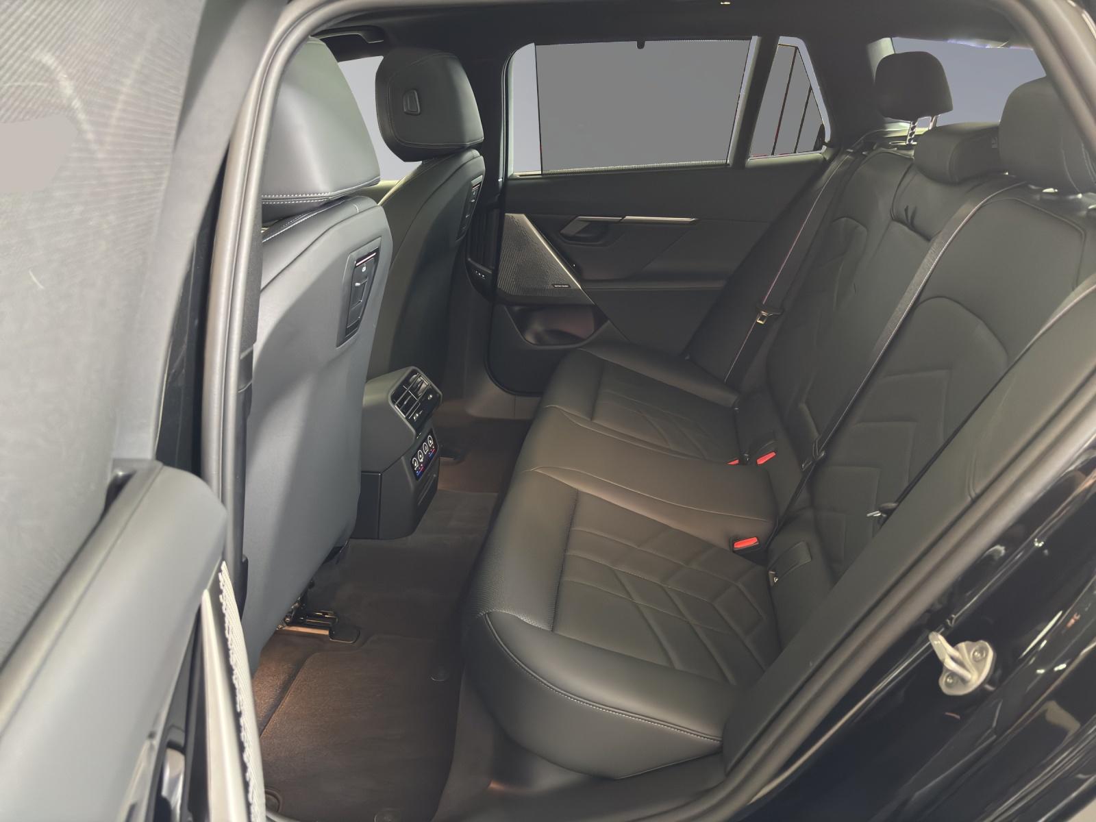 BMW 520d xDrive Touring-image-8