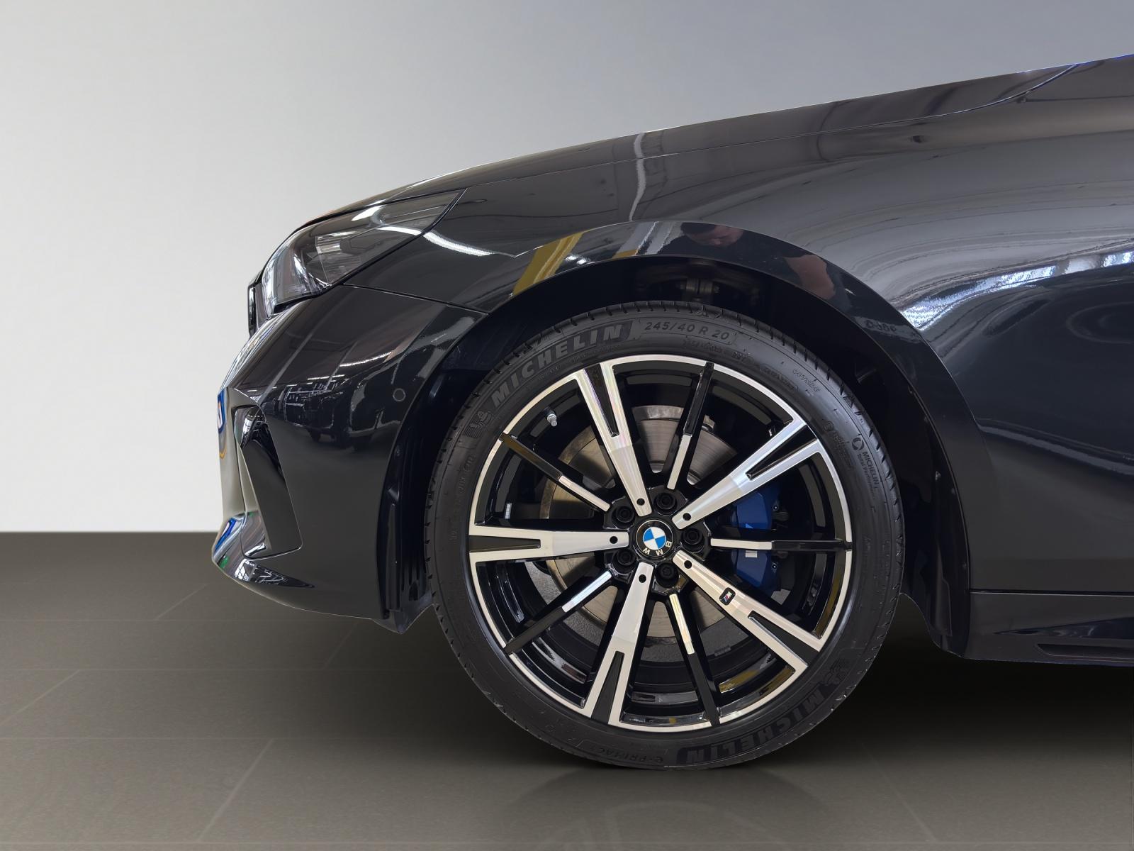 BMW 520d xDrive Touring-showroom-element-3