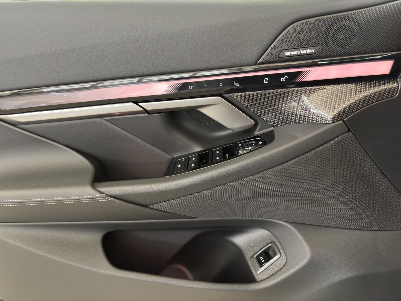 BMW 520d xDrive Touring-image-7