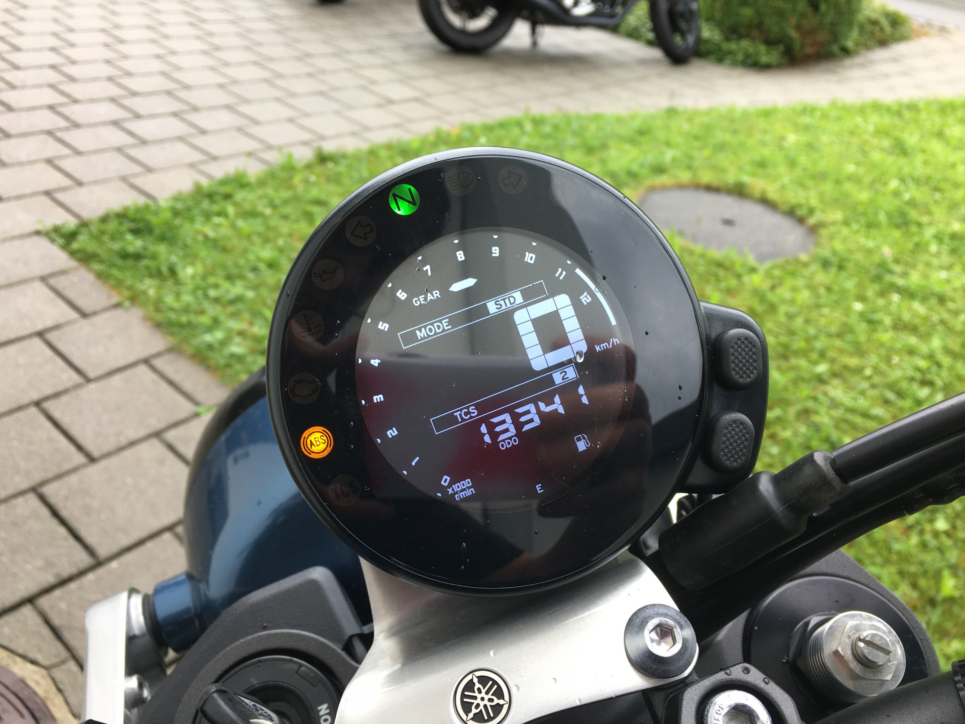 YAMAHA XSR 900 Retro Sport-image-9