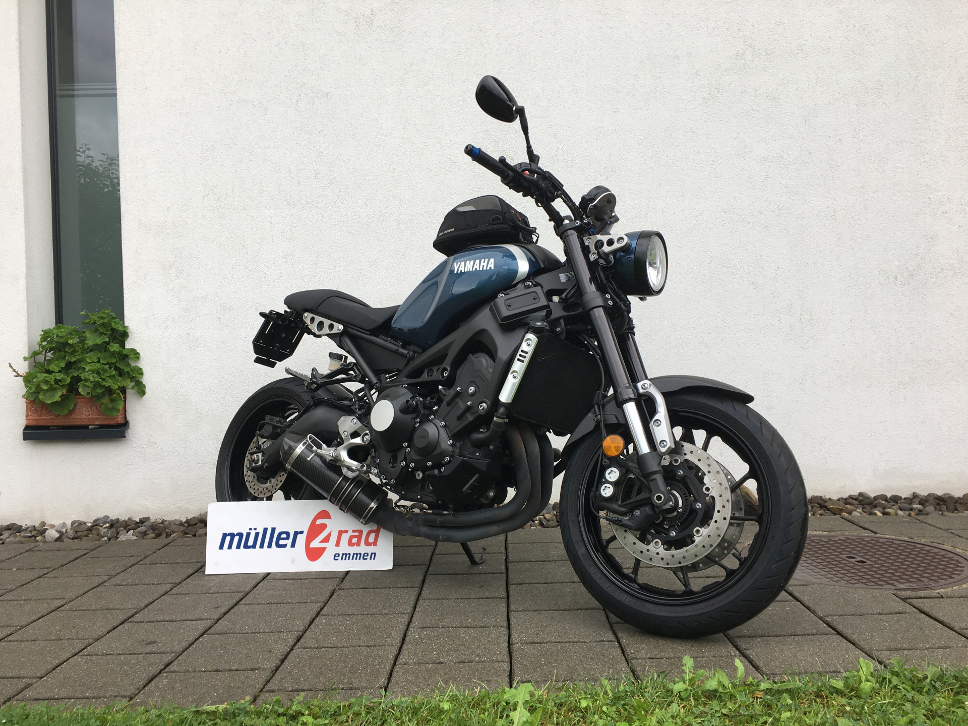 YAMAHA XSR 900 Retro Sport-image-0