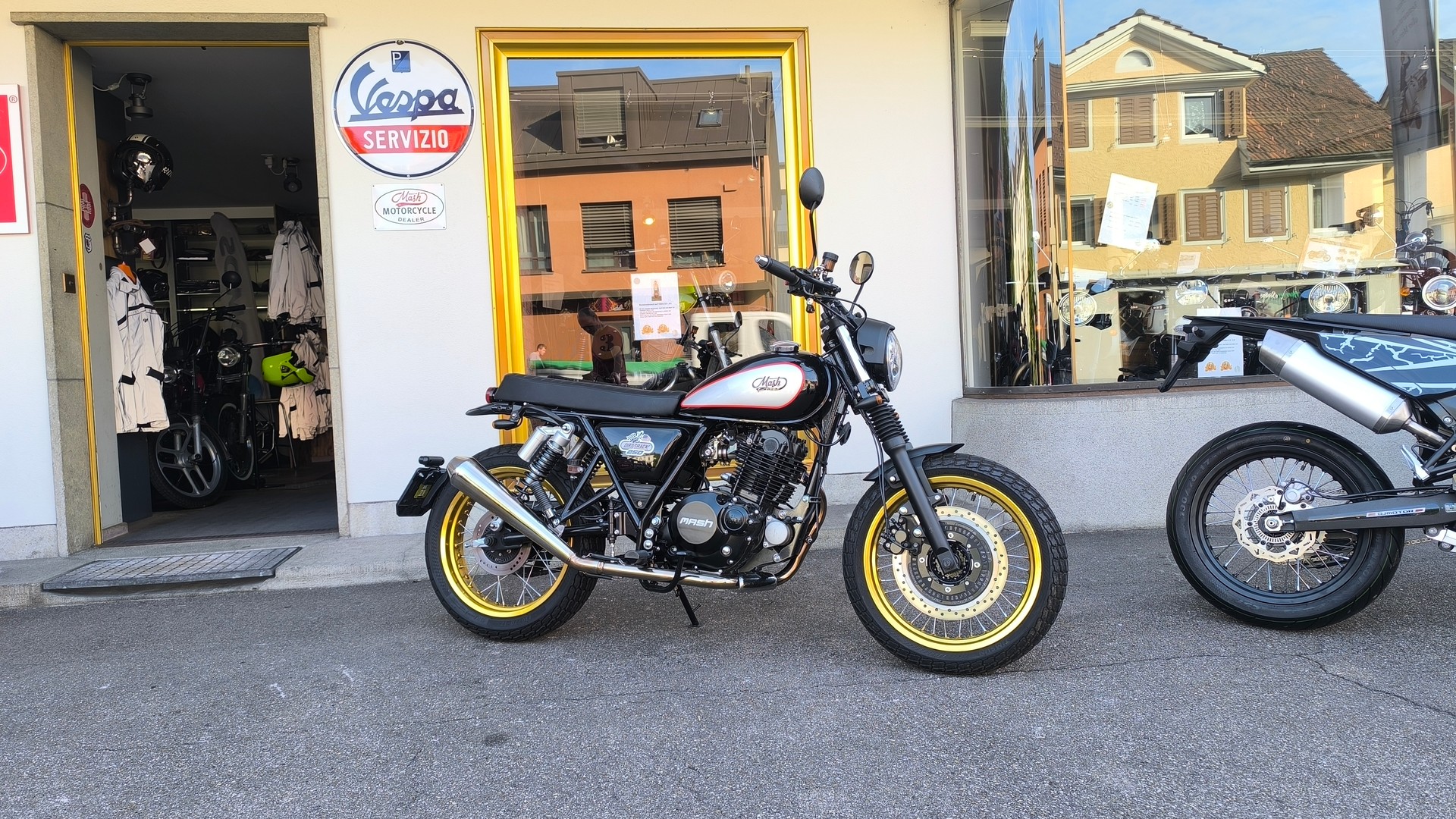 MASH 250 Dirt Track-image-0