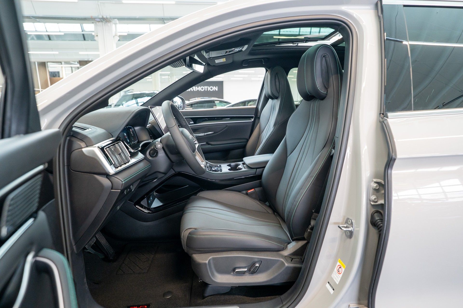 BYD Seal U DM-i Comfort / Panorama / Head-Up Display / 360 Kamera-image-9