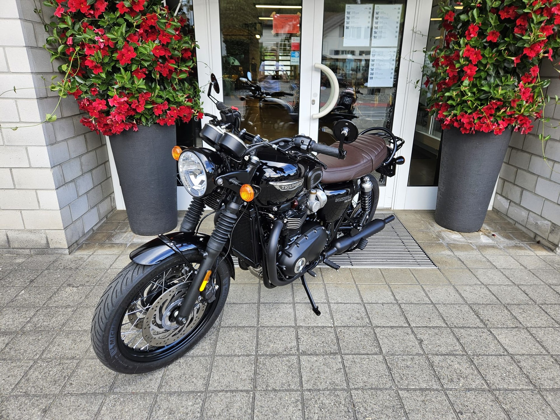 TRIUMPH Bonneville T120 Black-image-3
