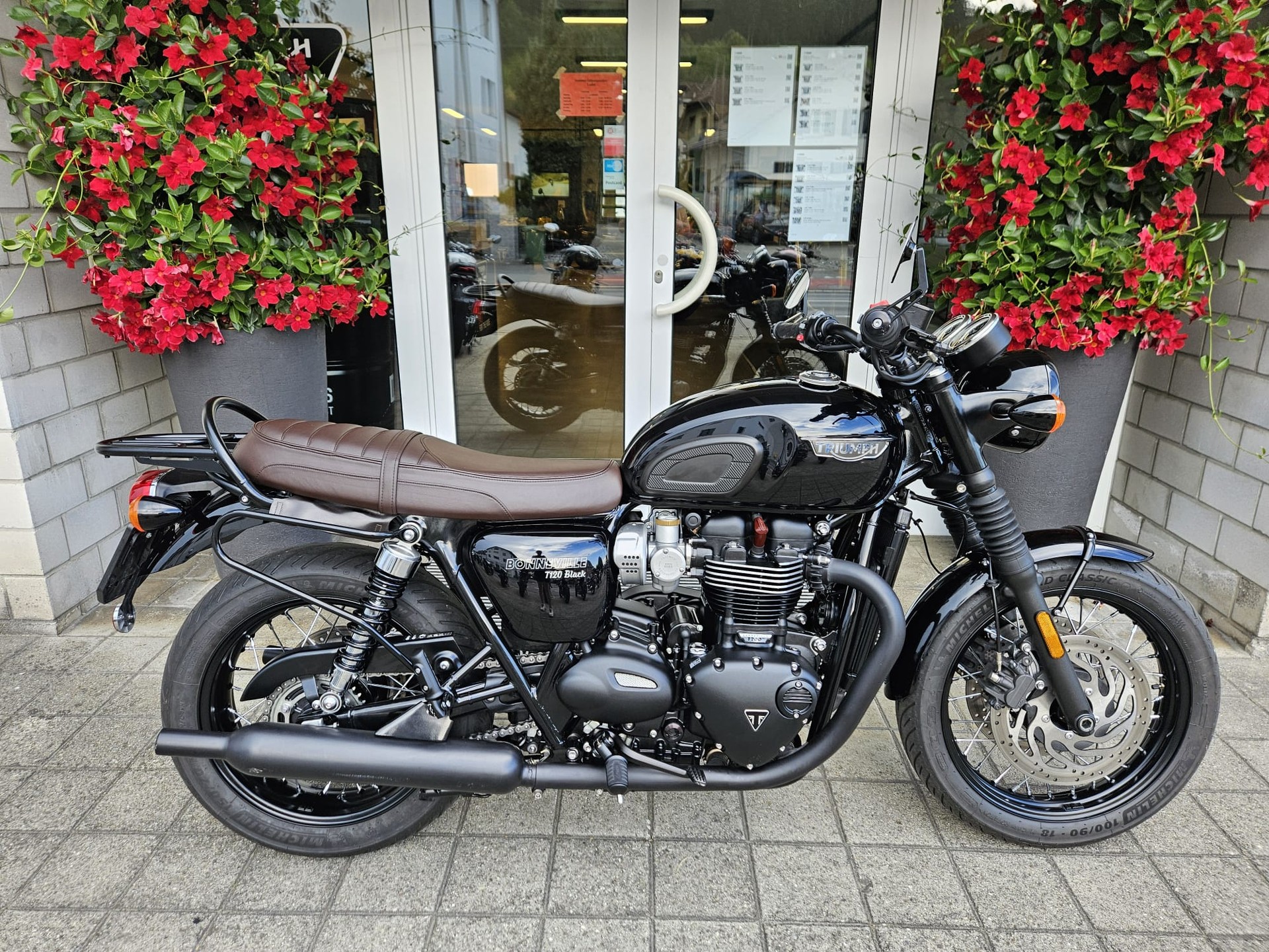 TRIUMPH Bonneville T120 Black-image-1