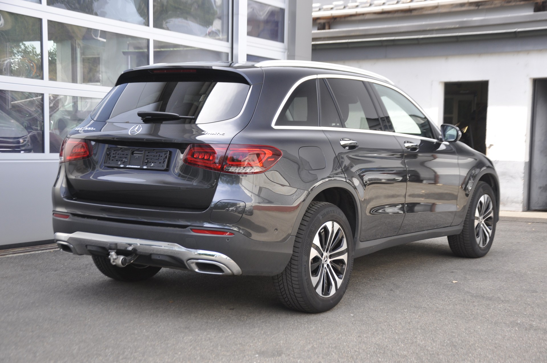 MERCEDES-BENZ GLC 300 e 4Matic 9G-Tronic I Anhängerkupplung-image-14