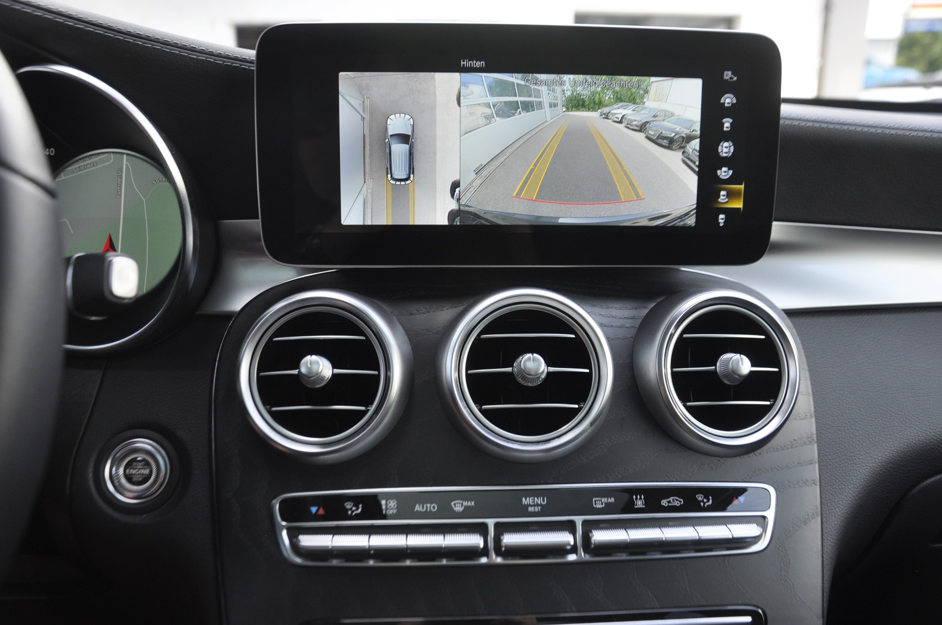 MERCEDES-BENZ GLC 300 e 4Matic 9G-Tronic I Anhängerkupplung-image-10