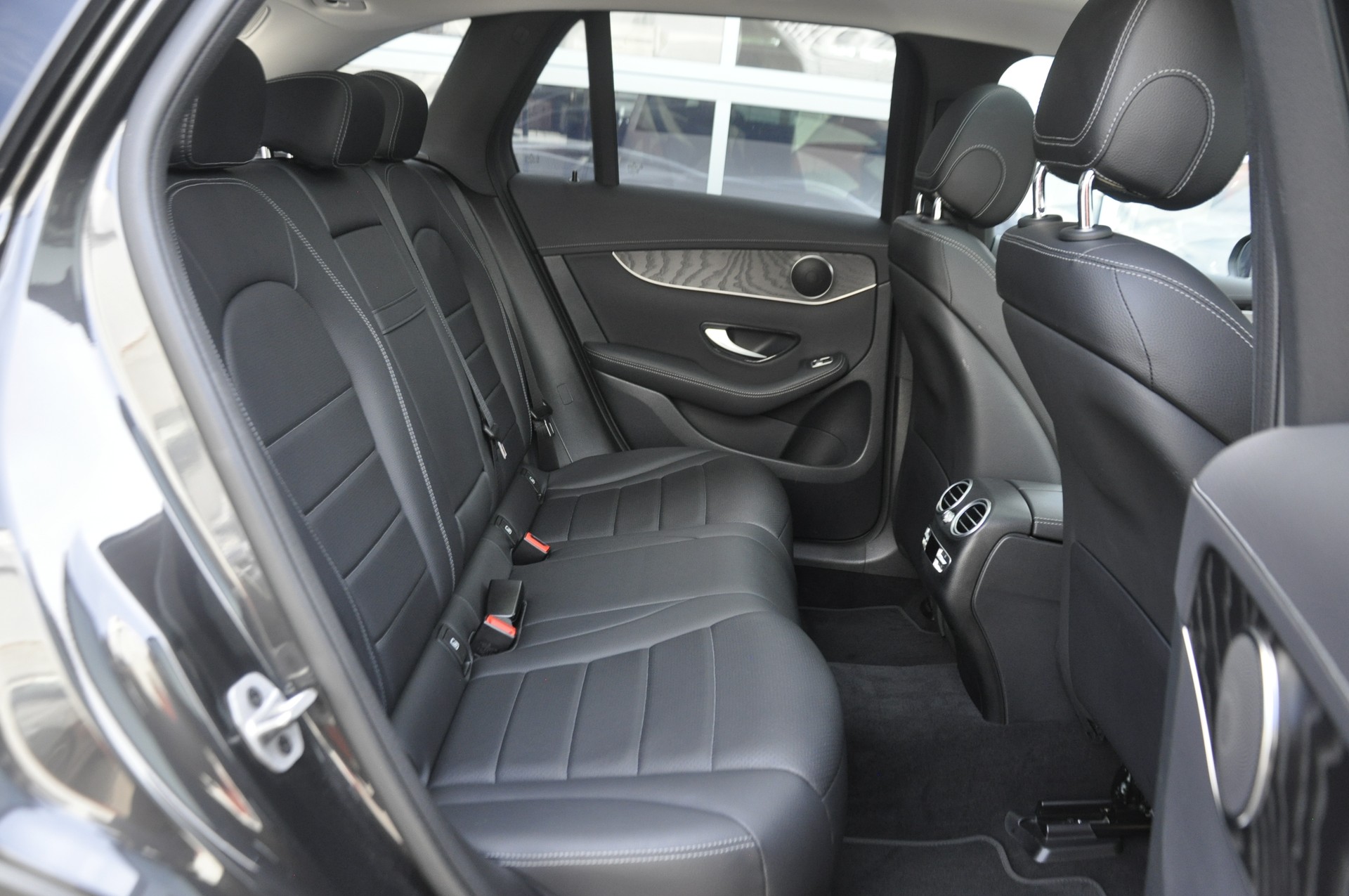MERCEDES-BENZ GLC 300 e 4Matic 9G-Tronic I Anhängerkupplung-image-8