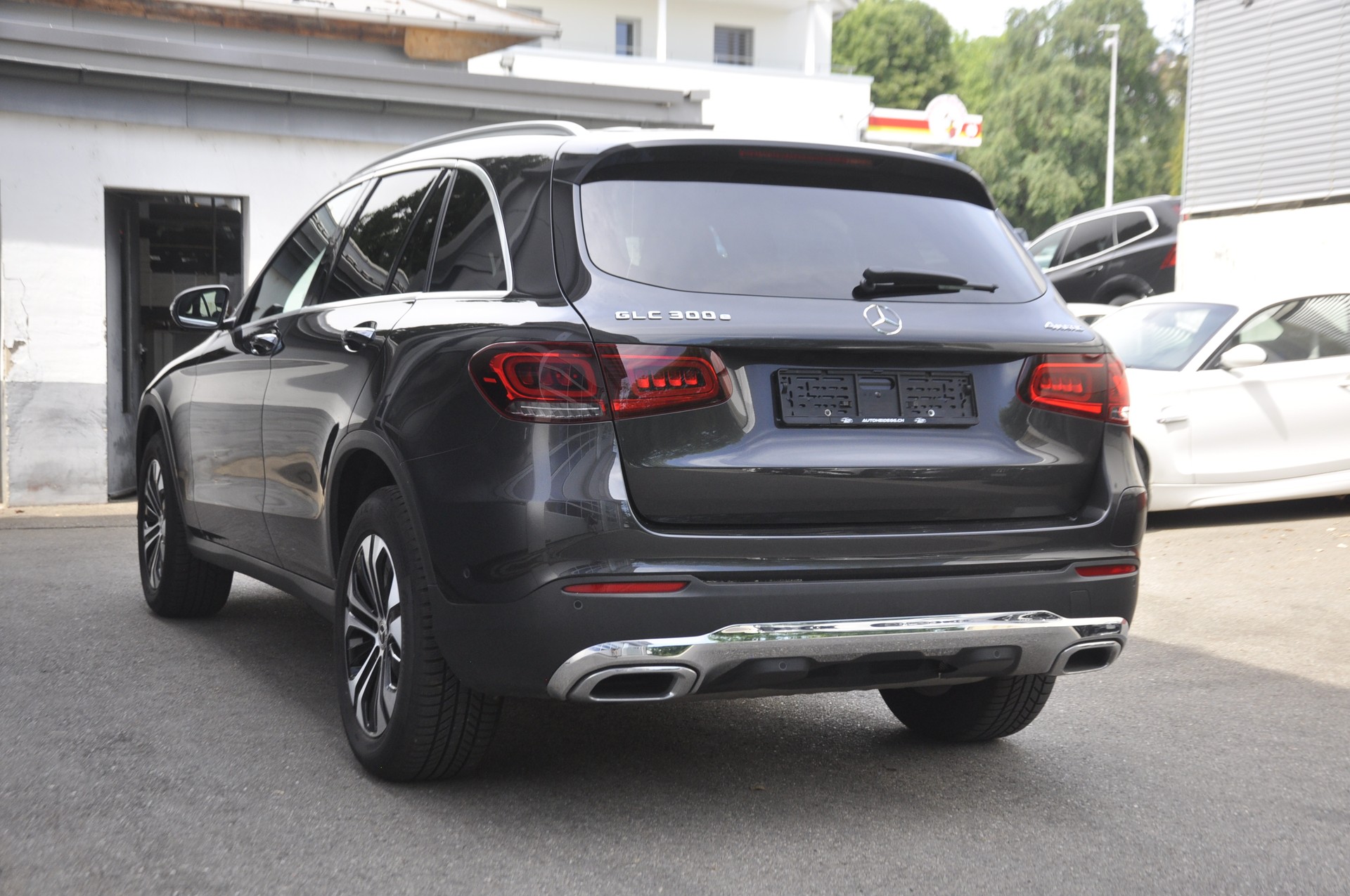 MERCEDES-BENZ GLC 300 e 4Matic 9G-Tronic I Anhängerkupplung-image-15