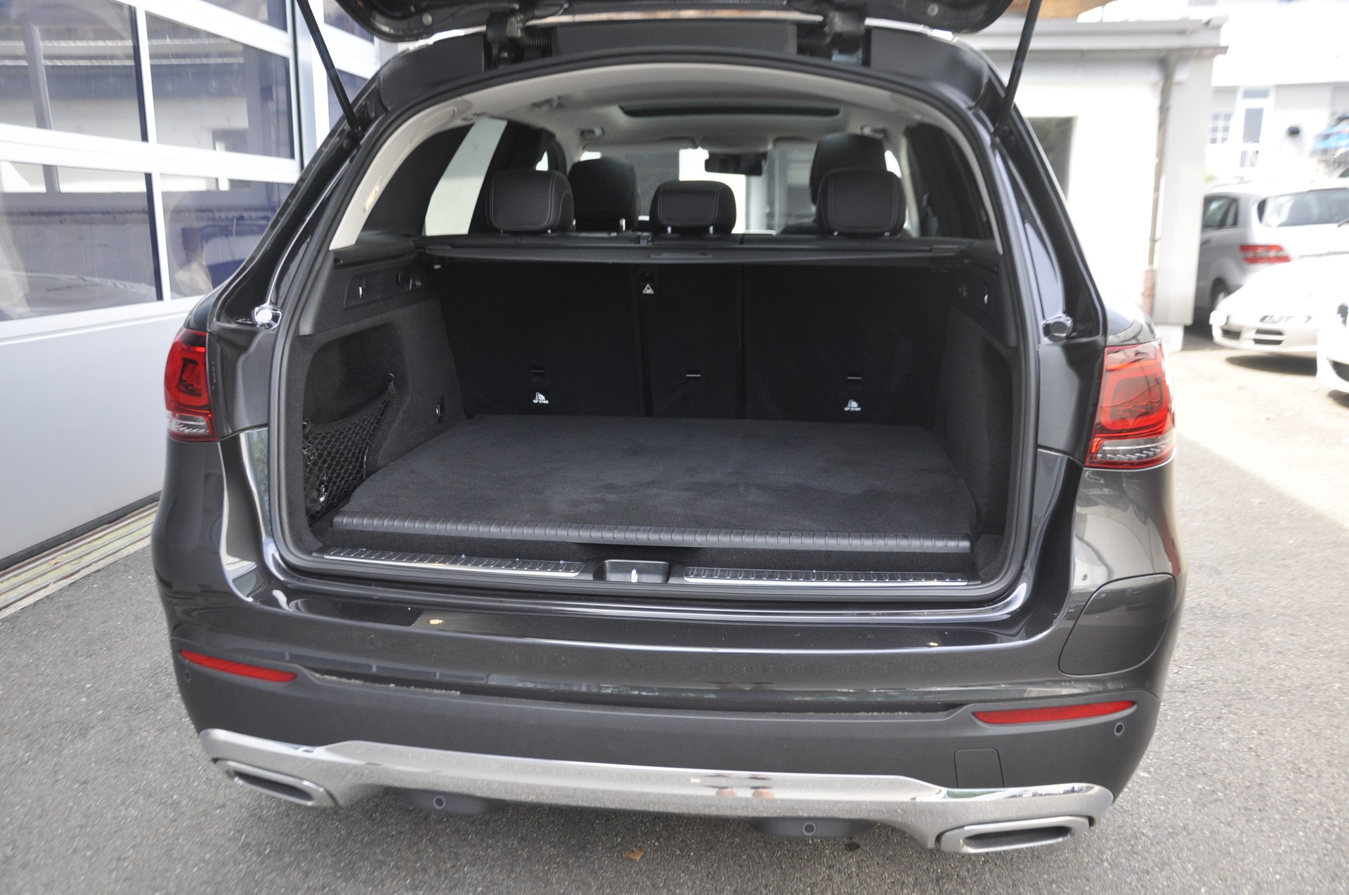 MERCEDES-BENZ GLC 300 e 4Matic 9G-Tronic I Anhängerkupplung-image-13