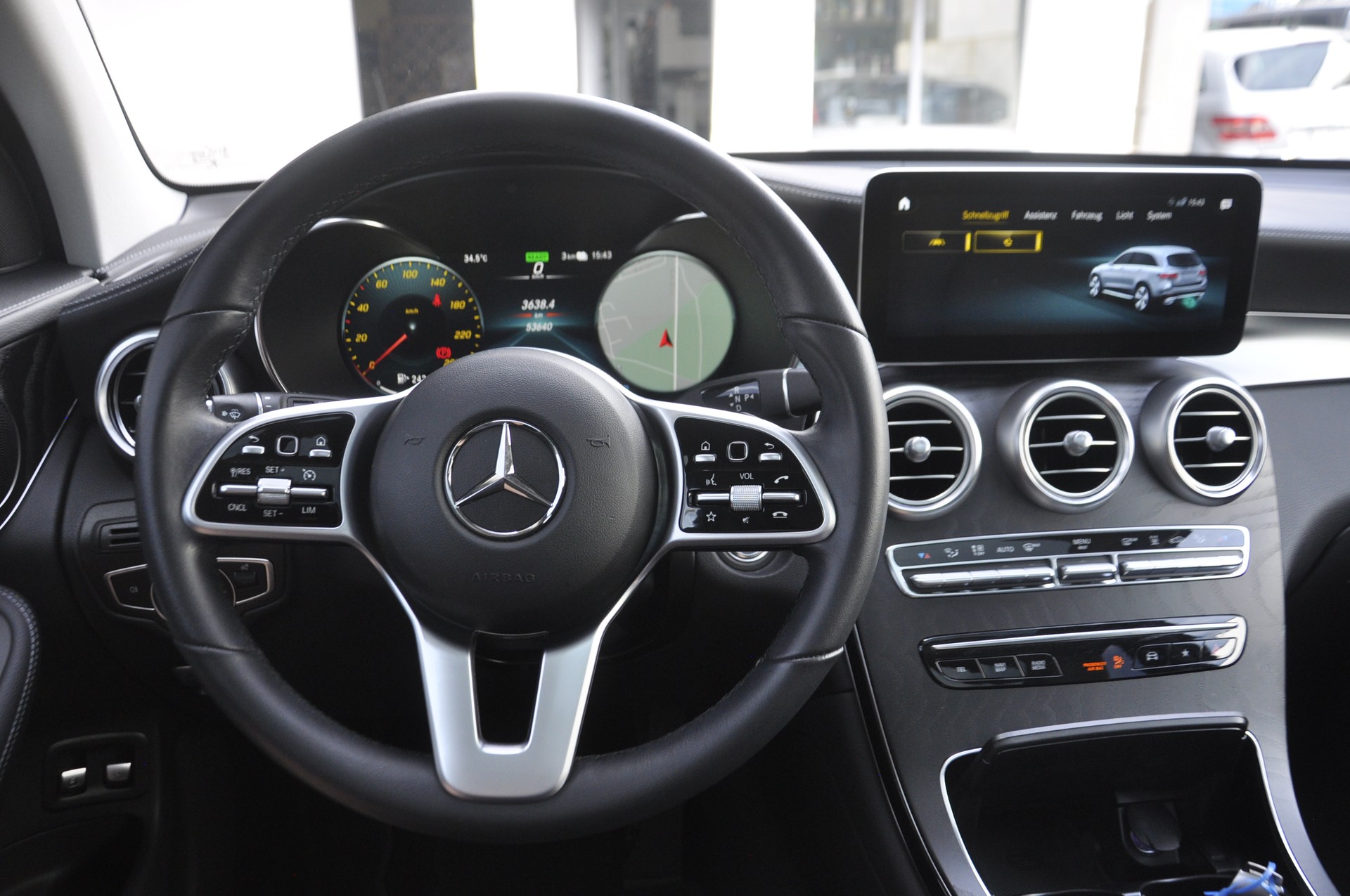 MERCEDES-BENZ GLC 300 e 4Matic 9G-Tronic I Anhängerkupplung-image-9