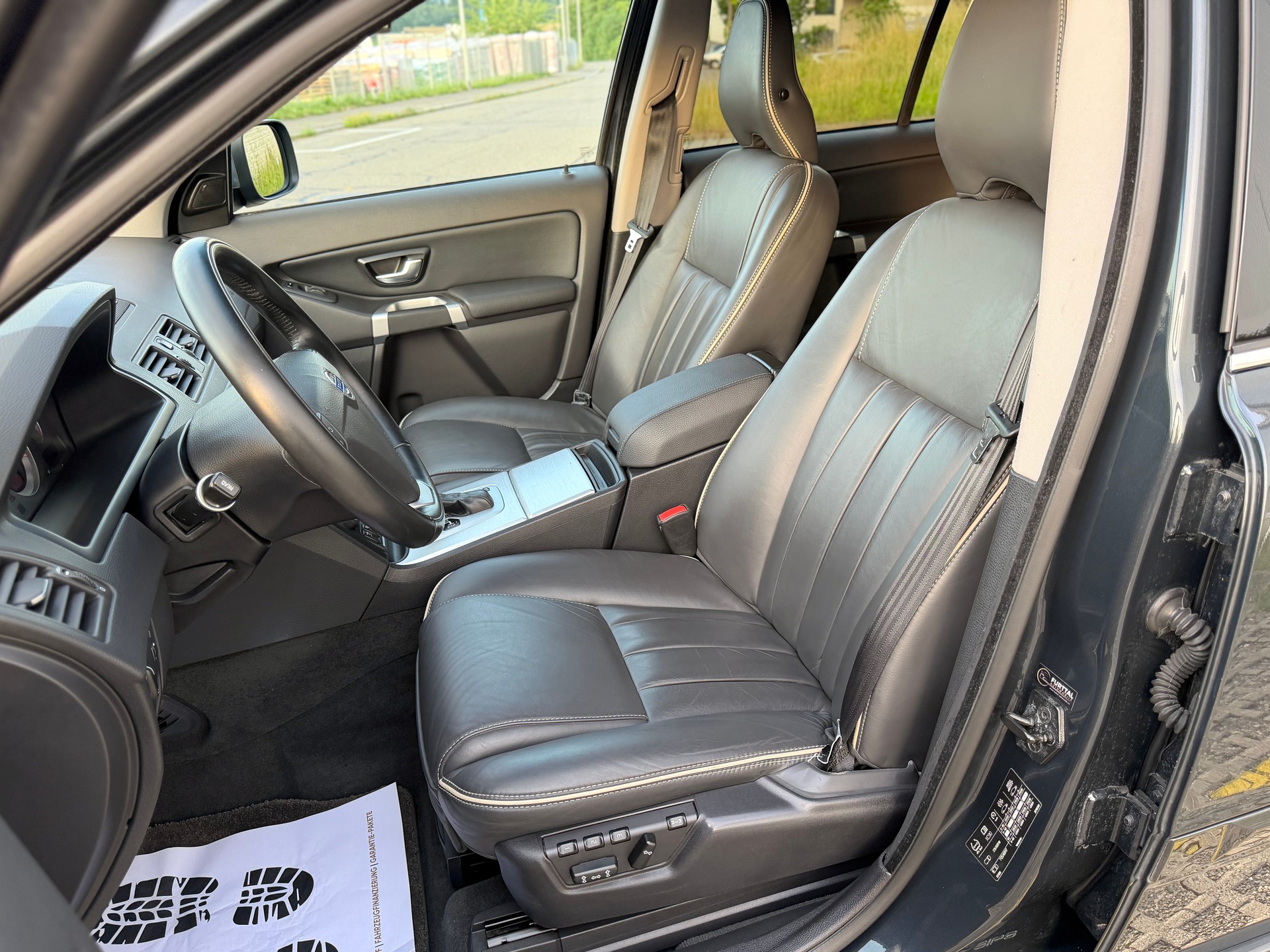 VOLVO XC90 D5 AWD Summum Geartronic-image-17