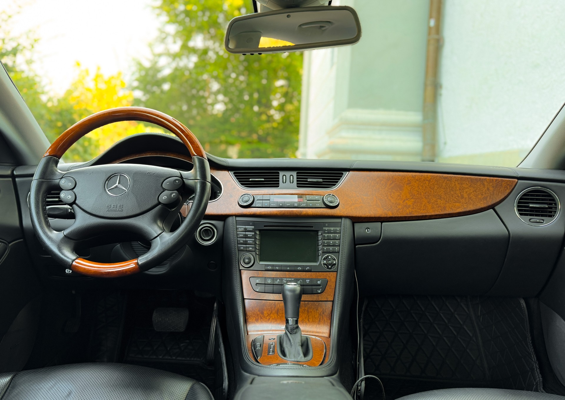 MERCEDES-BENZ CLS 500 V8-image-4