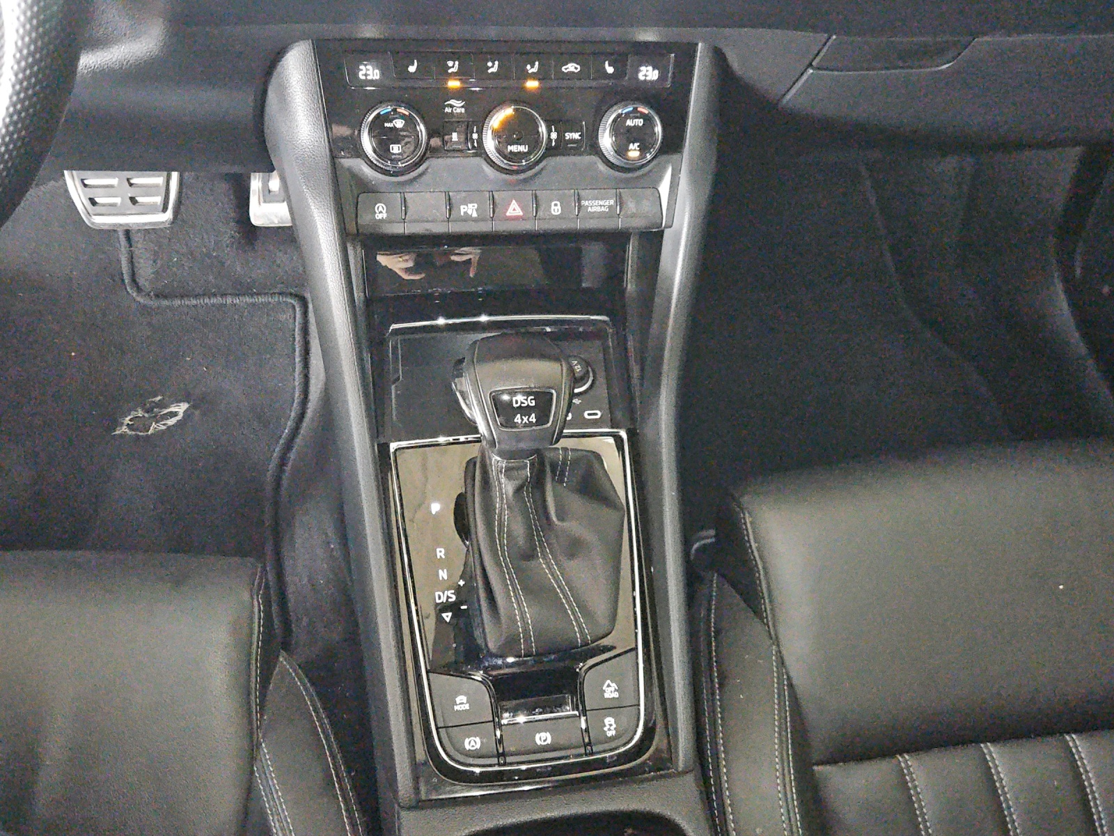 SKODA Karoq 2.0 TSI SportLine 4x4 DSG-image-22