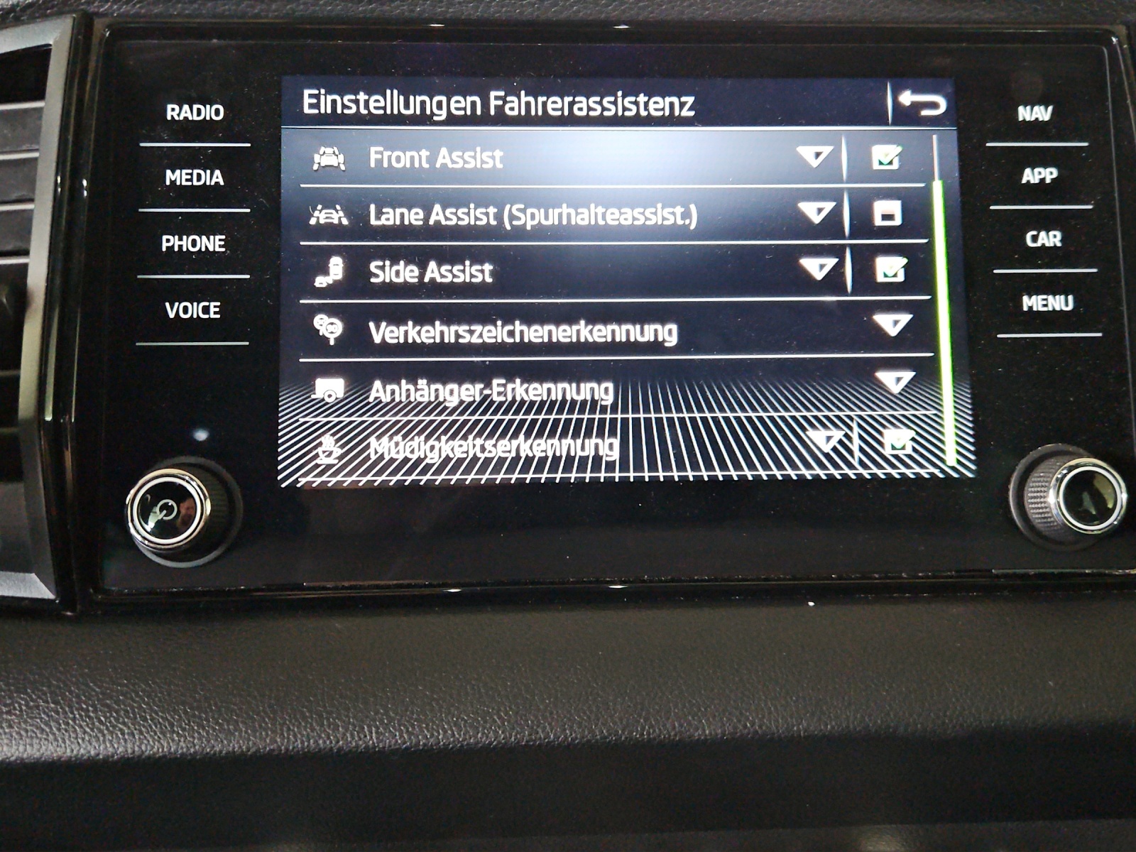 SKODA Karoq 2.0 TSI SportLine 4x4 DSG-image-20