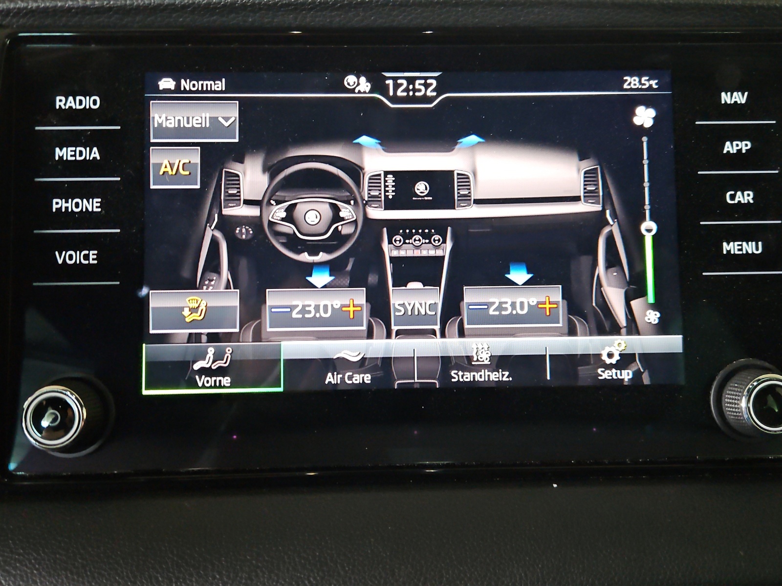 SKODA Karoq 2.0 TSI SportLine 4x4 DSG-image-19