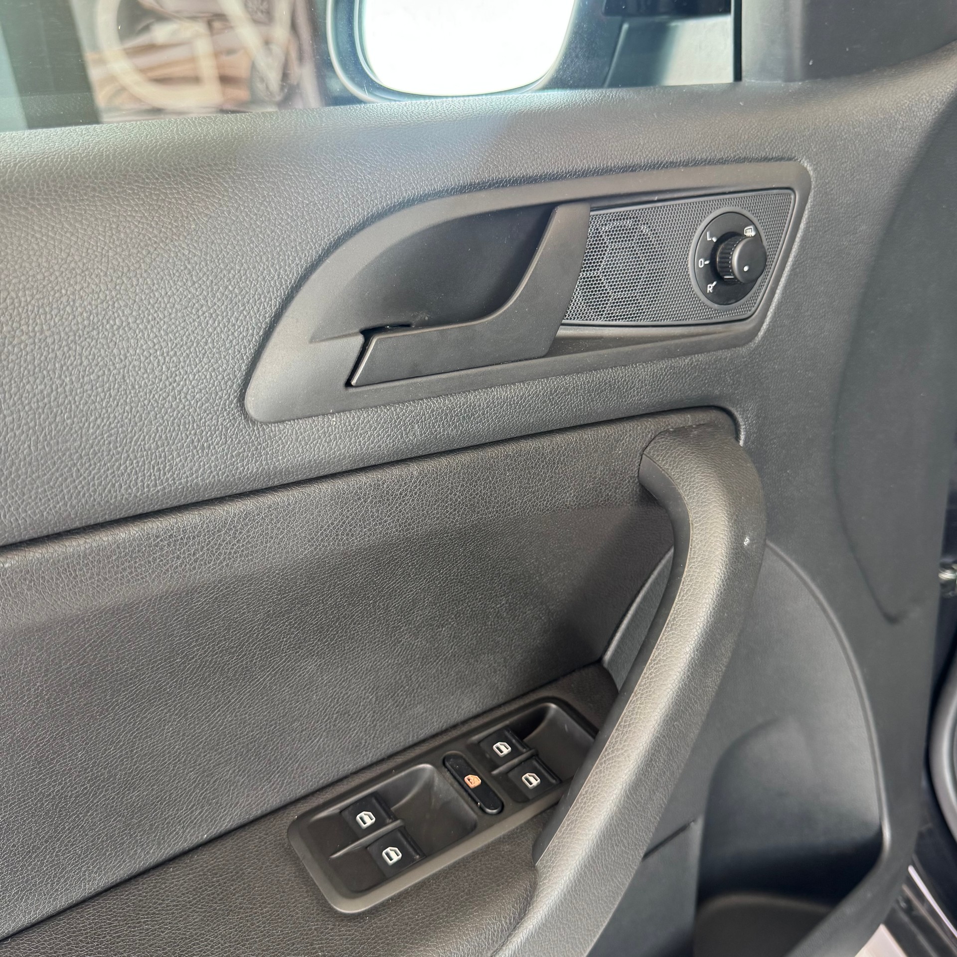 SKODA Yeti 1.8 TSI Elegance 4x4 DSG-image-9