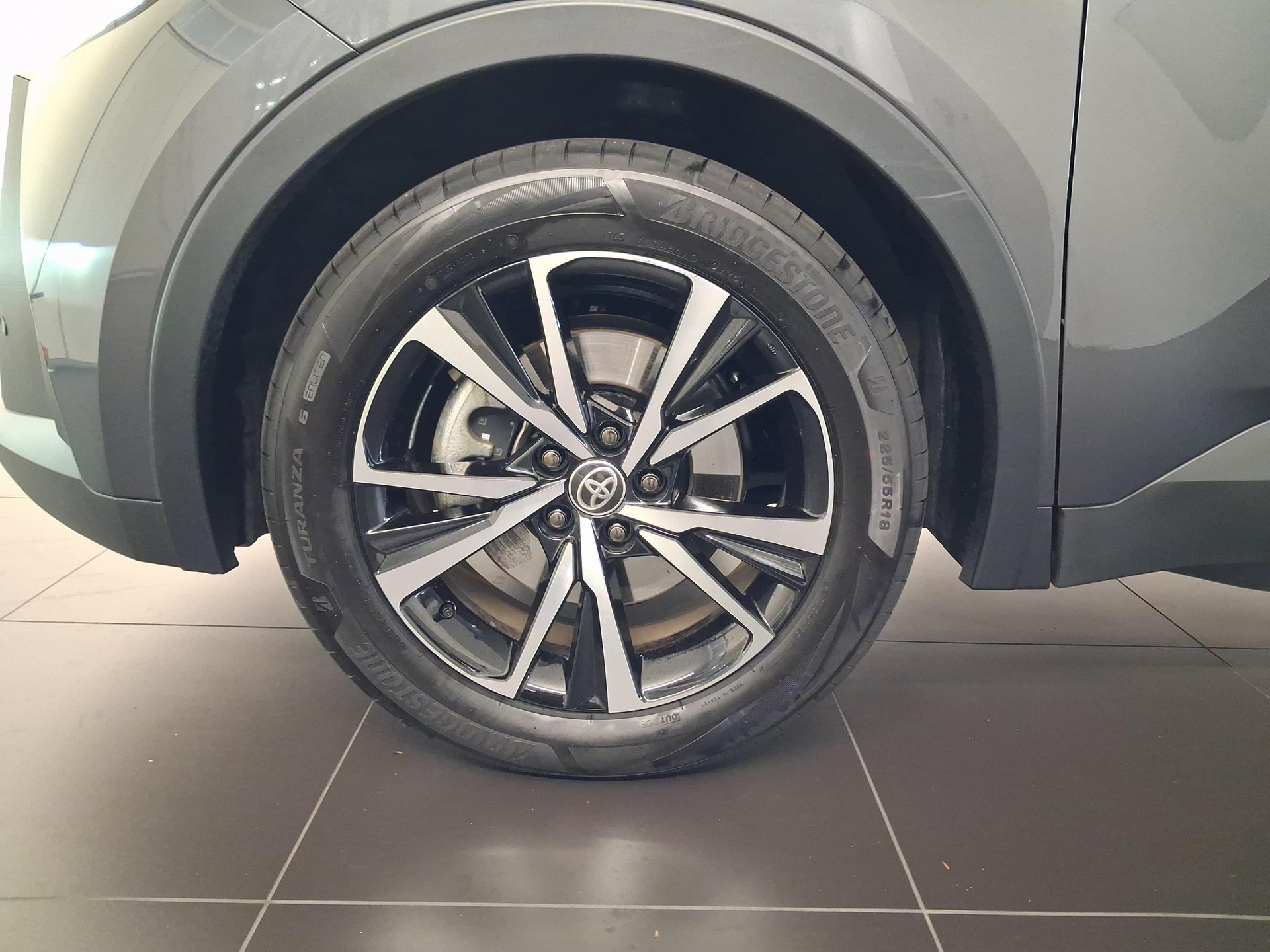 TOYOTA C-HR 2.0 PHEV Swiss Edition-image-14