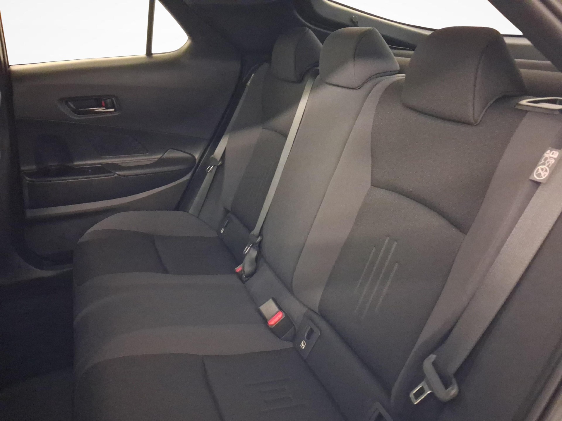 TOYOTA C-HR 2.0 PHEV Swiss Edition-image-10