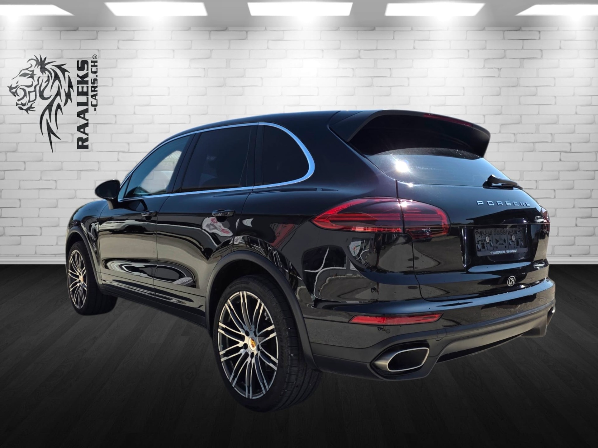 PORSCHE Cayenne Diesel-showroom-element-3