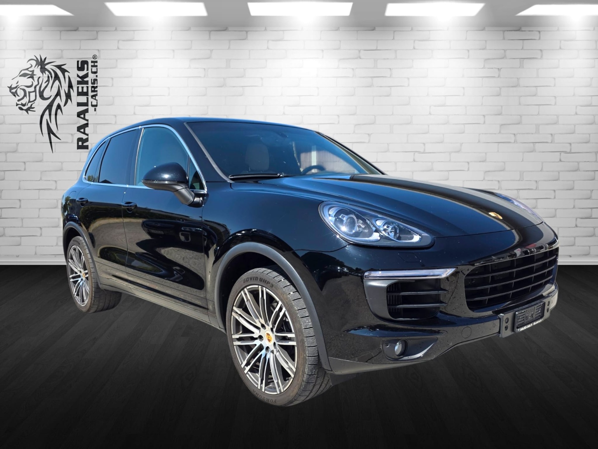 PORSCHE Cayenne Diesel-showroom-element-1