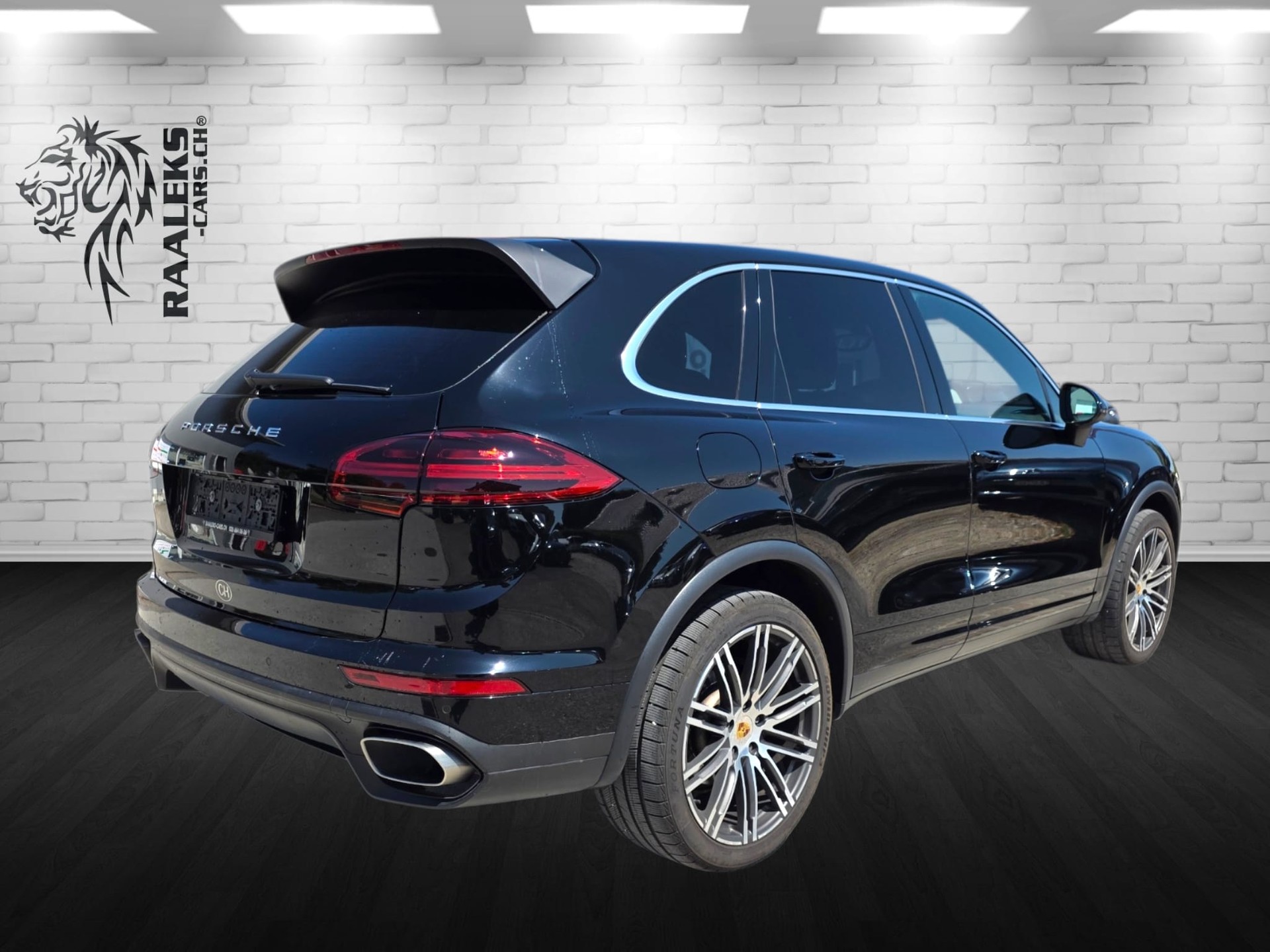 PORSCHE Cayenne Diesel-showroom-element-2