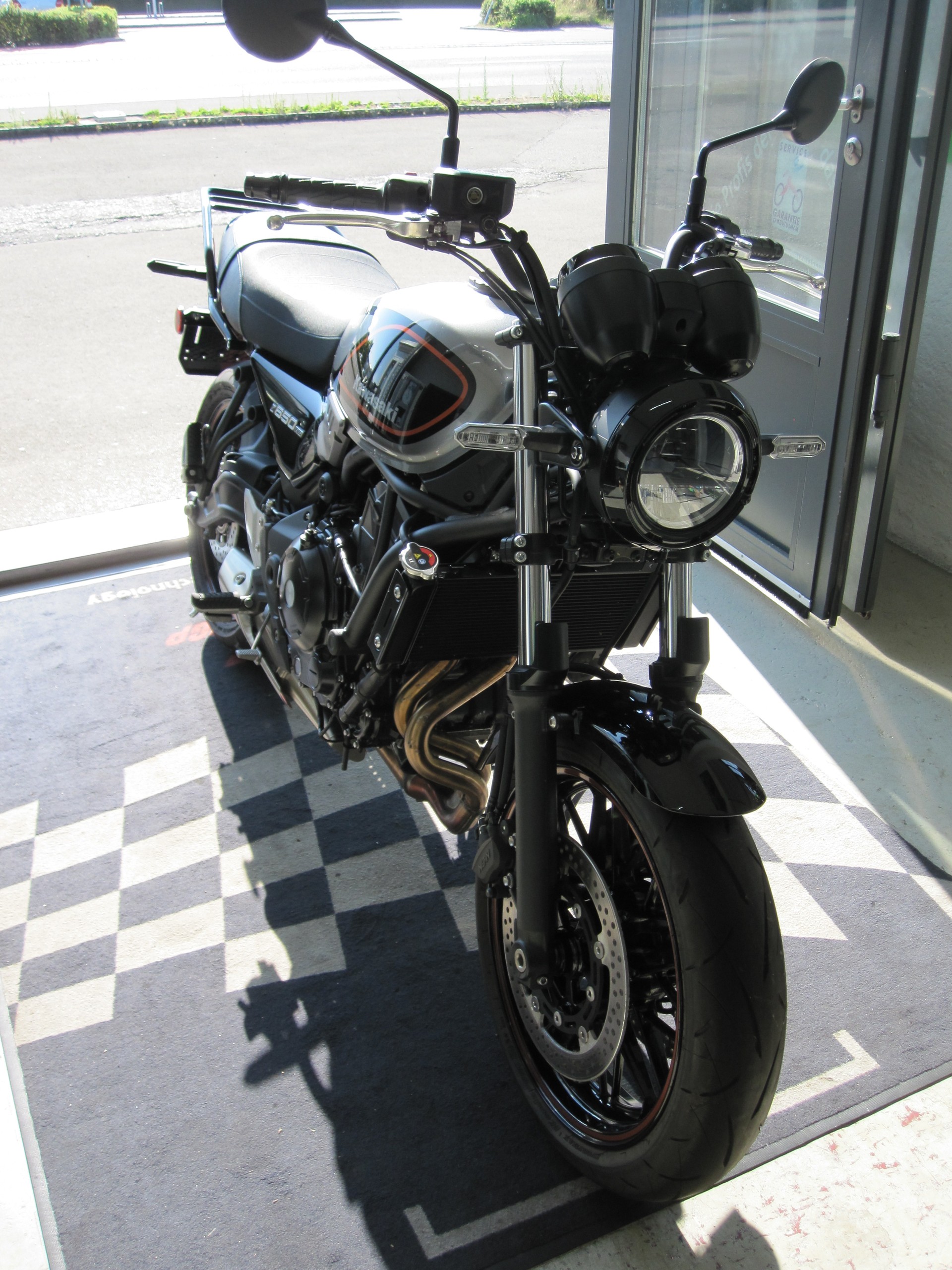 KAWASAKI Z 650 RS-image-1