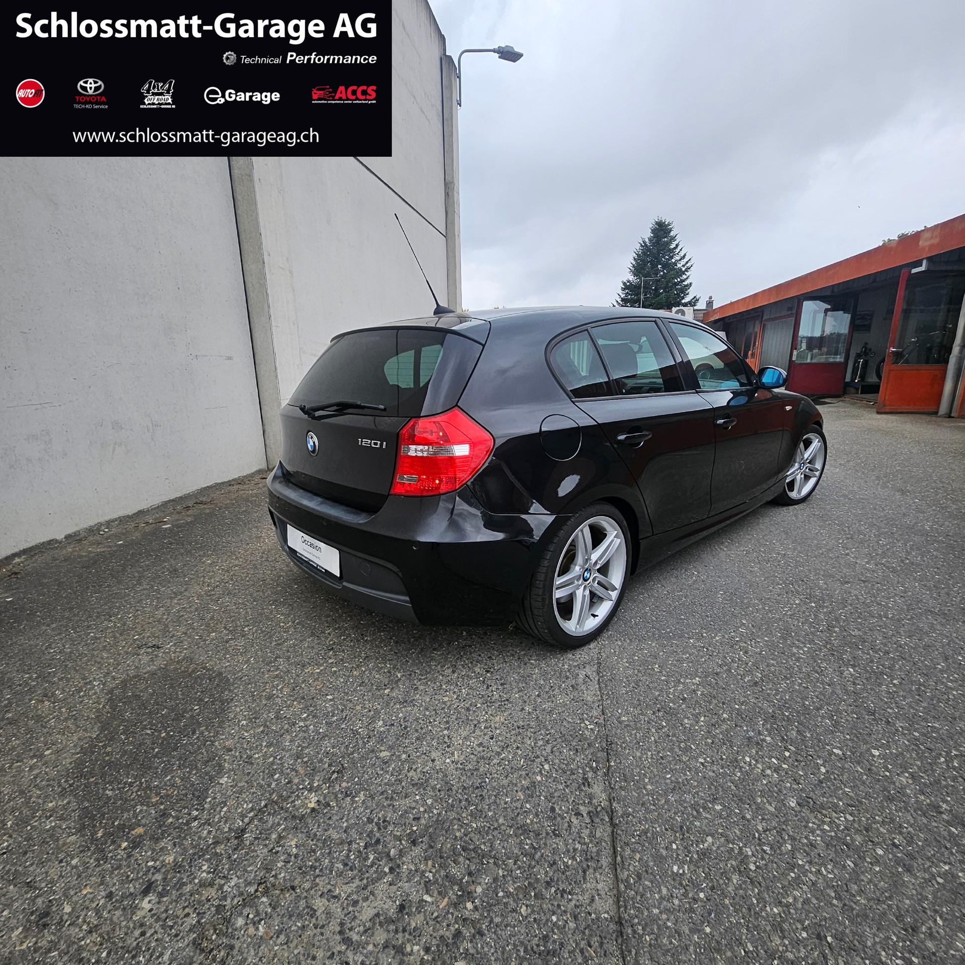 BMW 120i-image-6