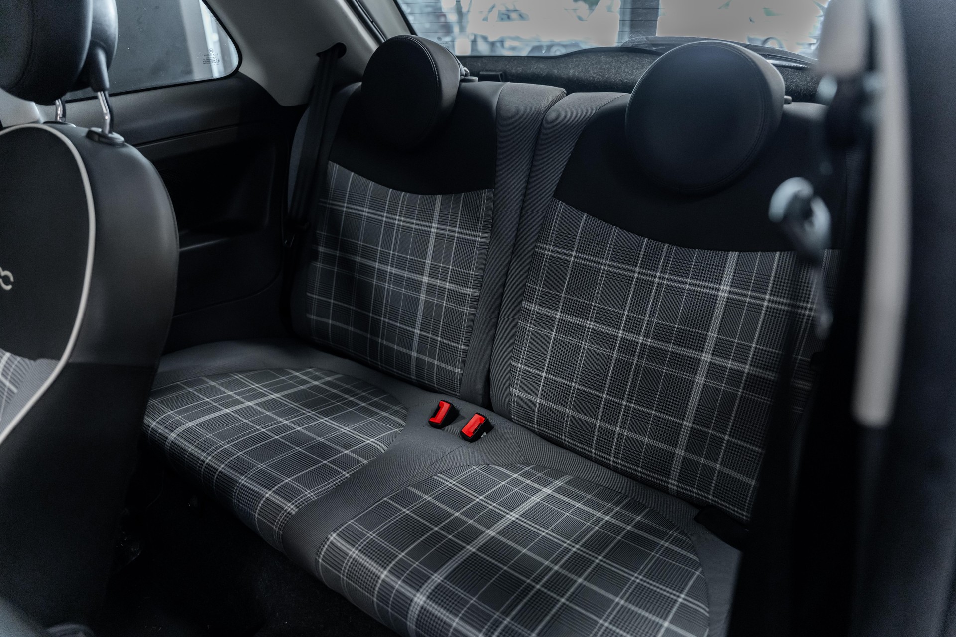 FIAT 500 1.2 Lounge Dualogic / CH Auto / Sehr gepflegt / Multifunktion-Display / Einparkhilfe hinten / Style Paket-image-12
