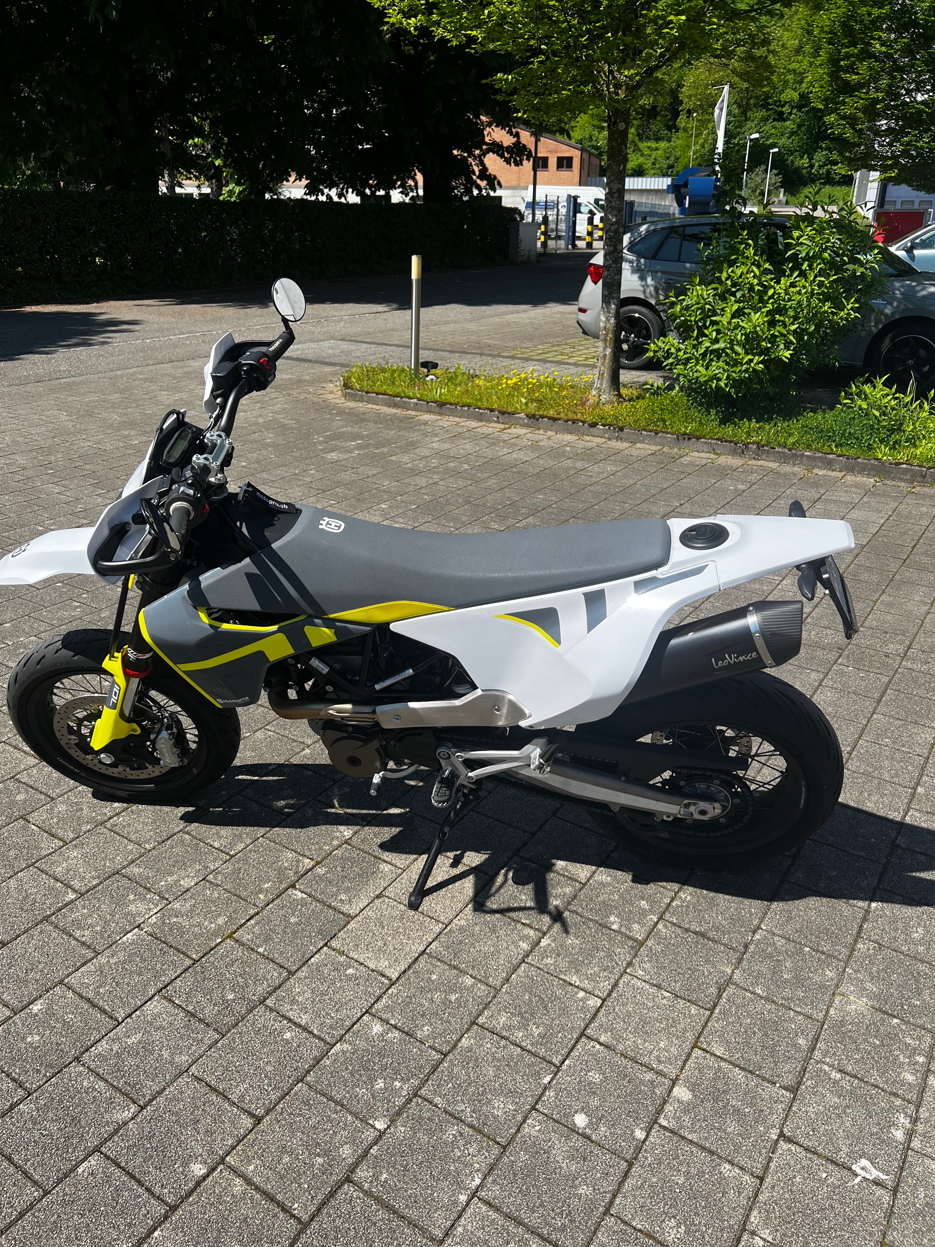HUSQVARNA 701 Supermoto (35kW)-image-2
