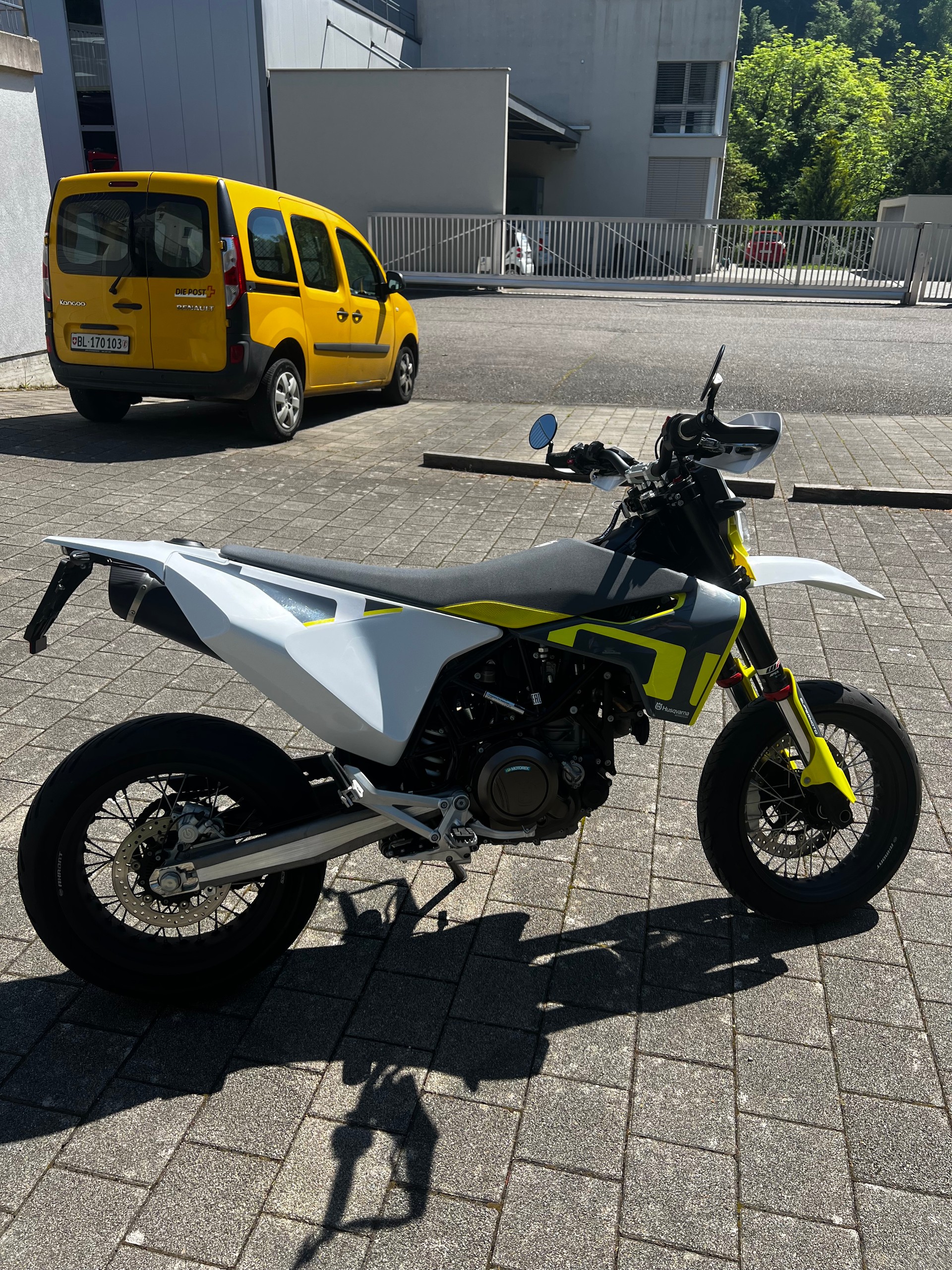 HUSQVARNA 701 Supermoto (35kW)-image-0