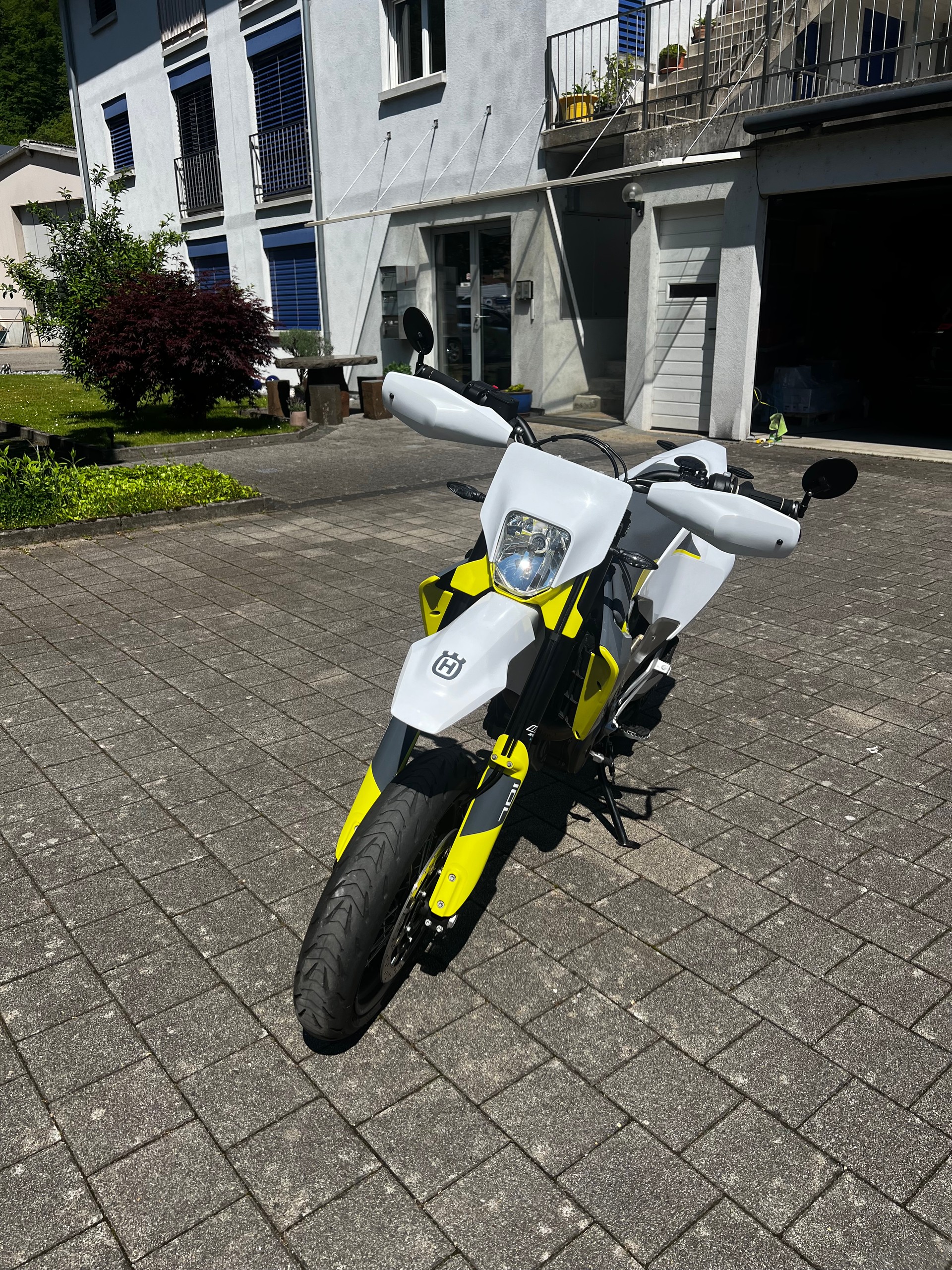 HUSQVARNA 701 Supermoto (35kW)-image-1