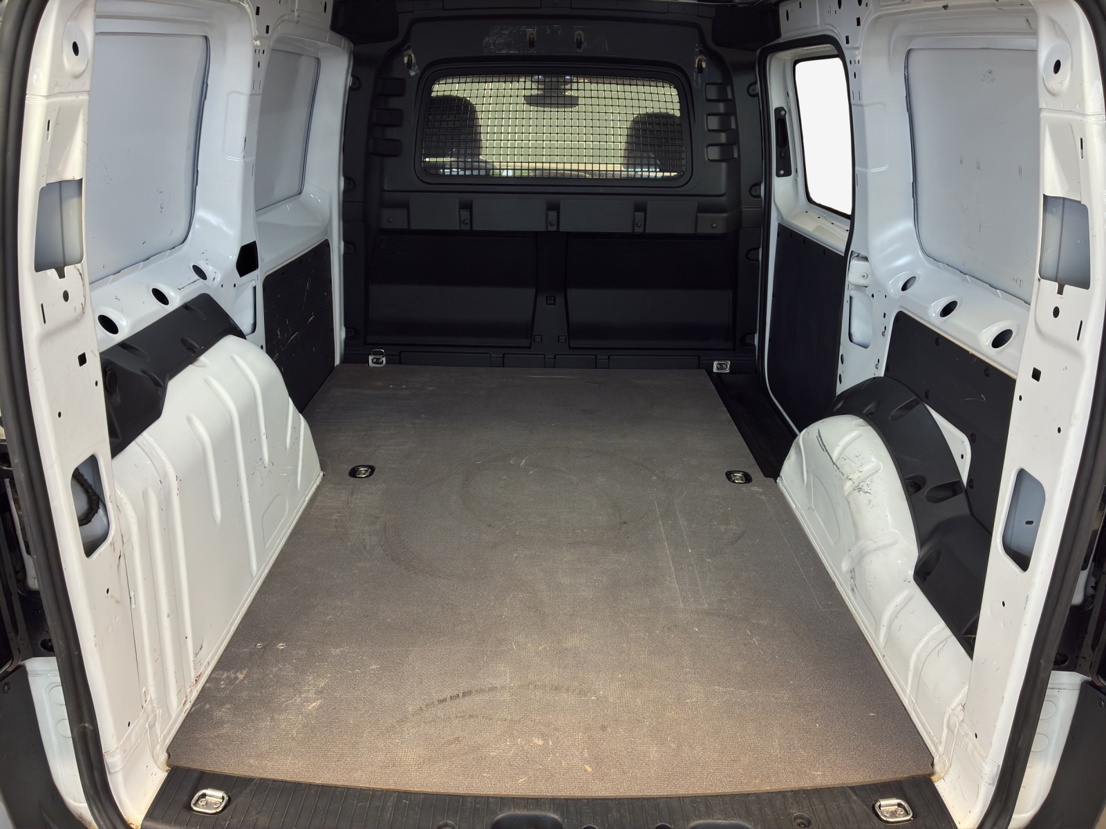 VW Caddy Cargo 2.0TDI Maxi-image-12