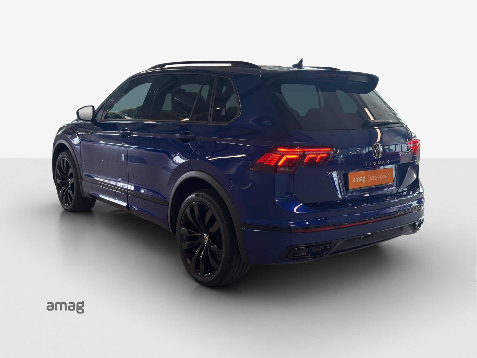 VW Tiguan 2.0TSI R-Line 4Motion DSG-showroom-element-2