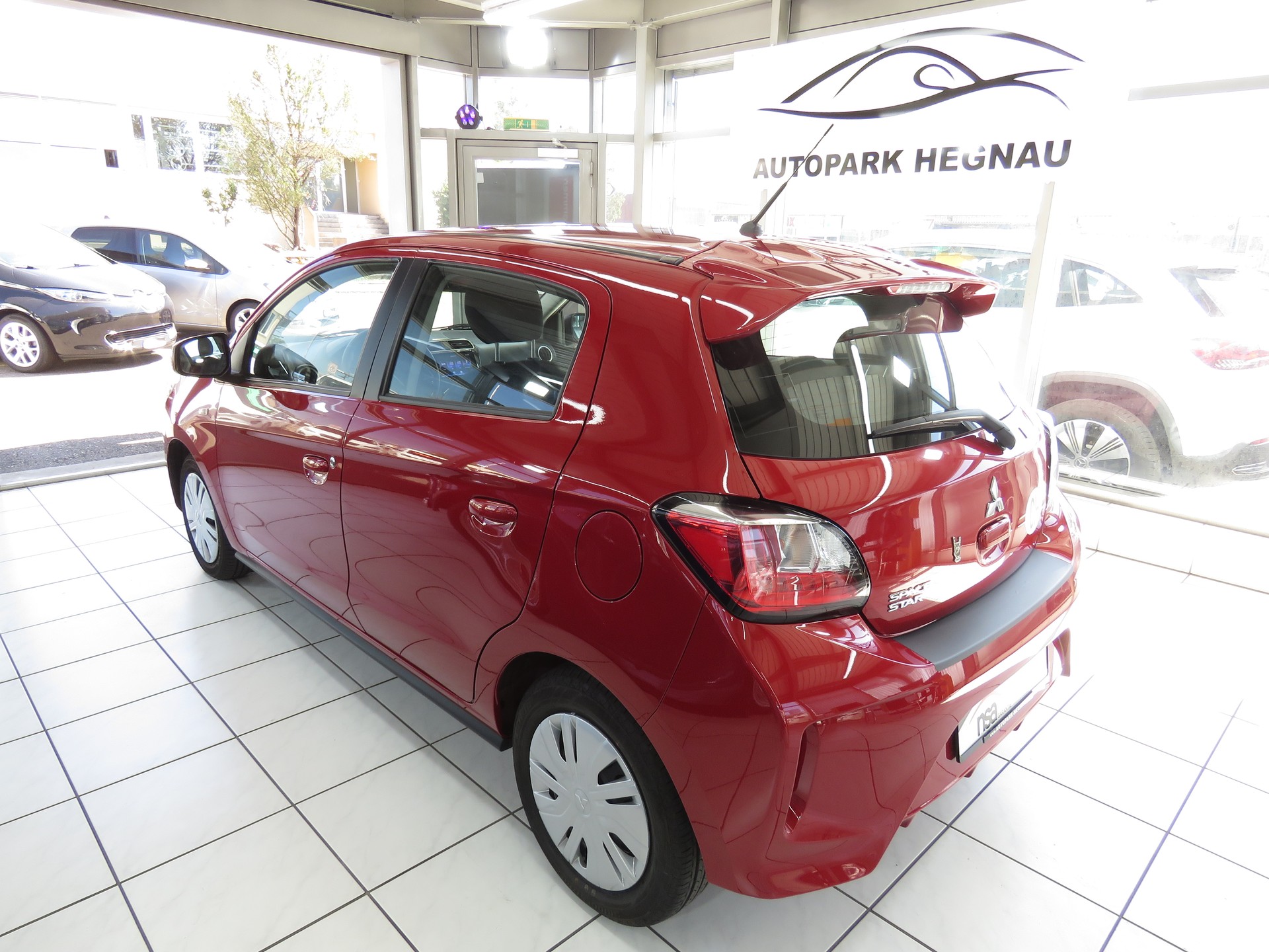 MITSUBISHI Space Star 1.2 CVT Inform (Automat)-showroom-element-3