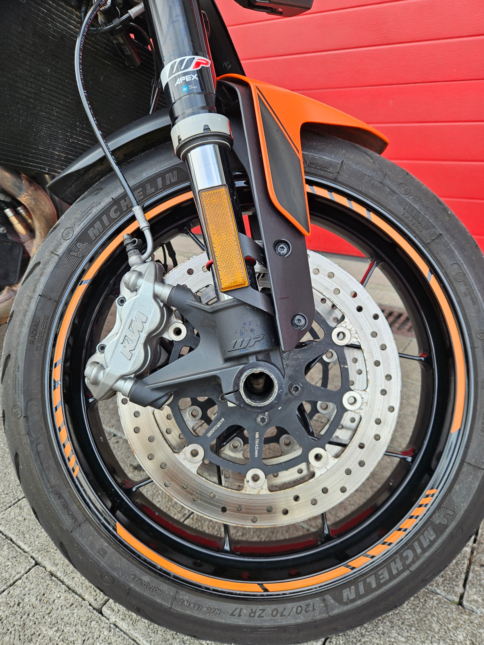 KTM 890 Duke-image-5